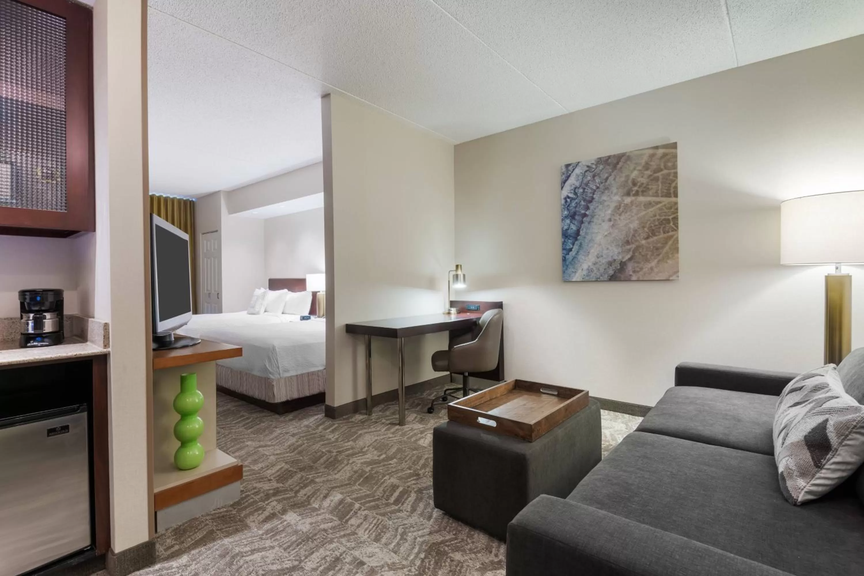 Living room, Bed in SpringHill Suites by Marriott Cleveland Solon