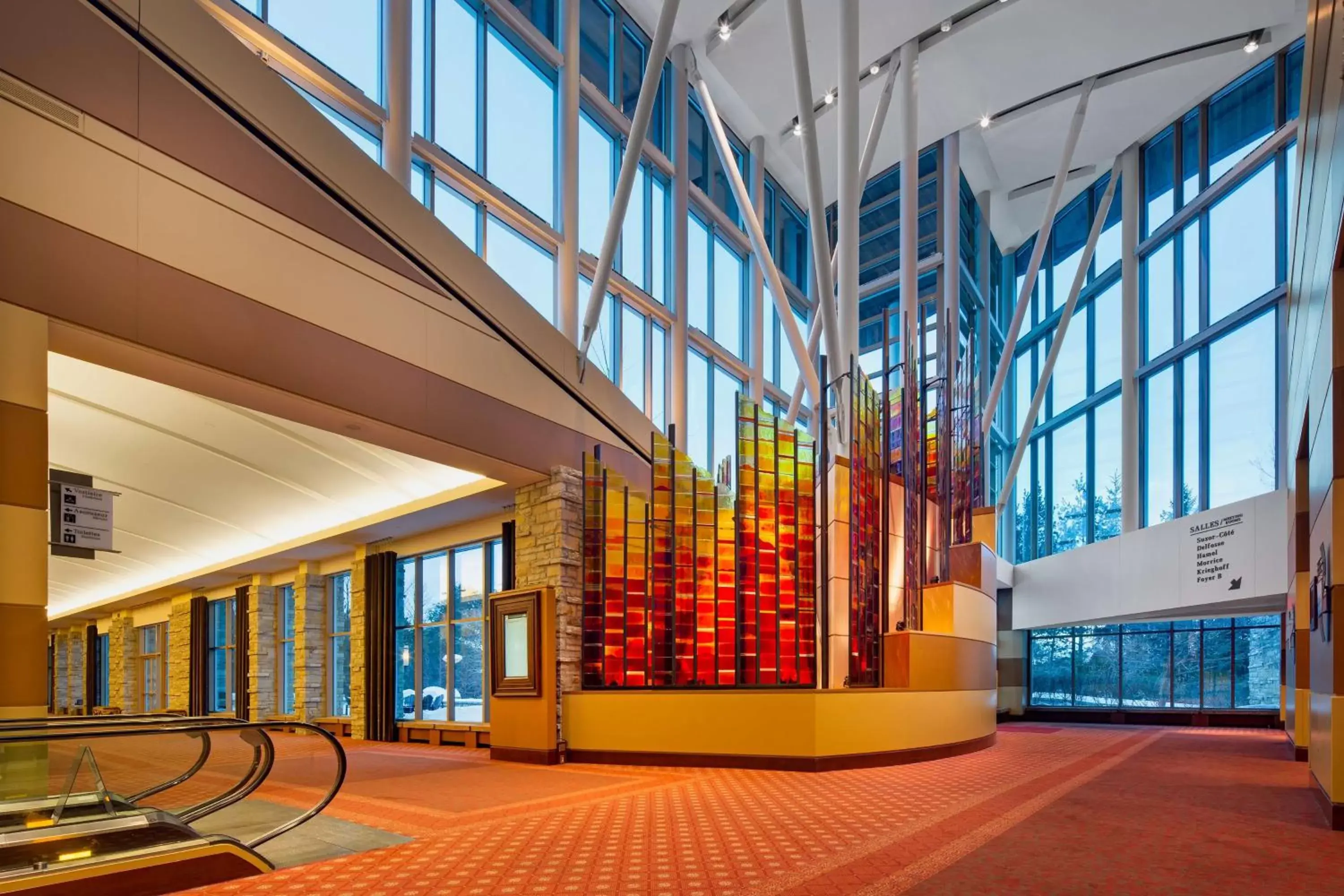 Lobby or reception in Hilton Lac-Leamy