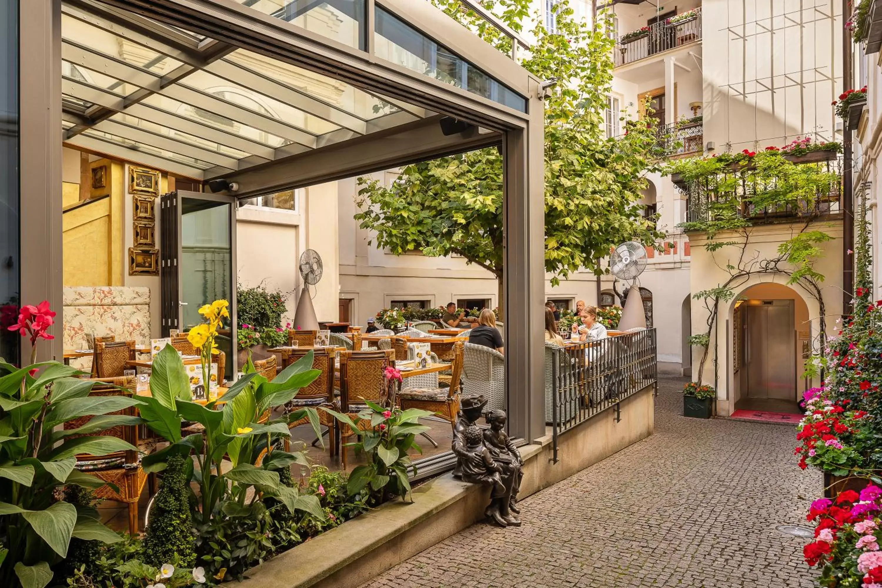 Patio in Iron Gate Hotel & Suites Prague by BHG