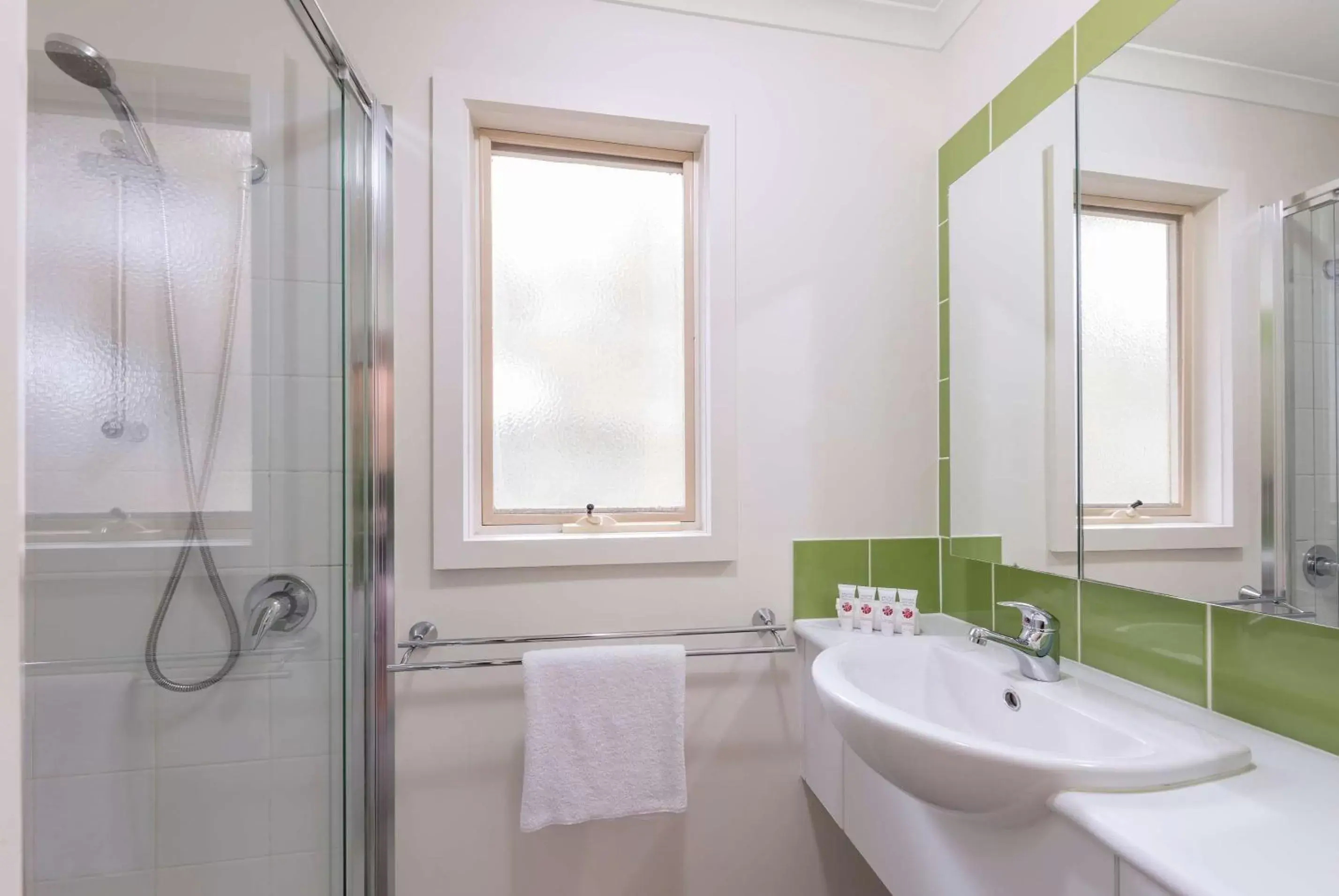 TV and multimedia, Bathroom in Ramada Resort by Wyndham Phillip Island