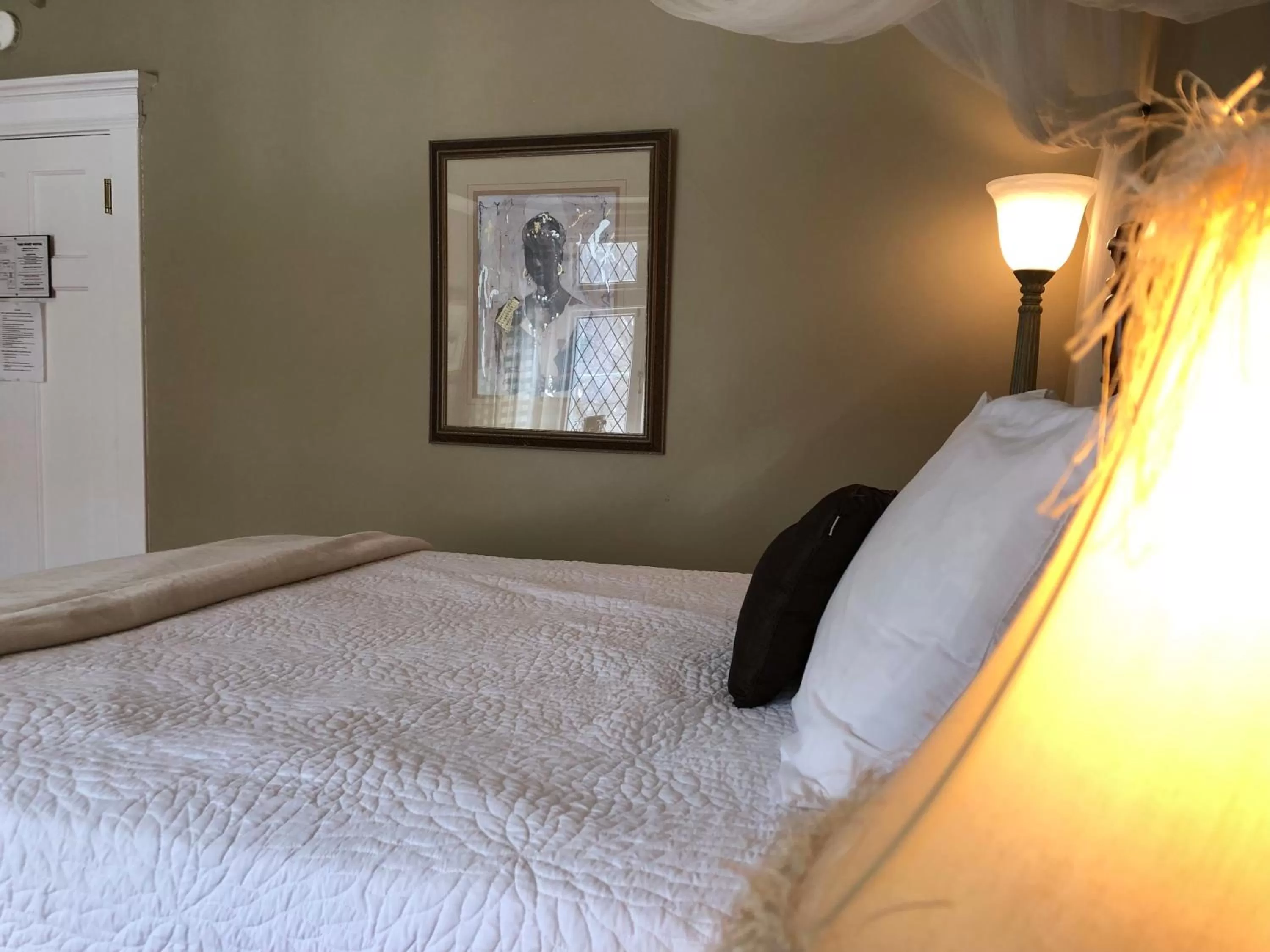 Bed in Leaside Manor