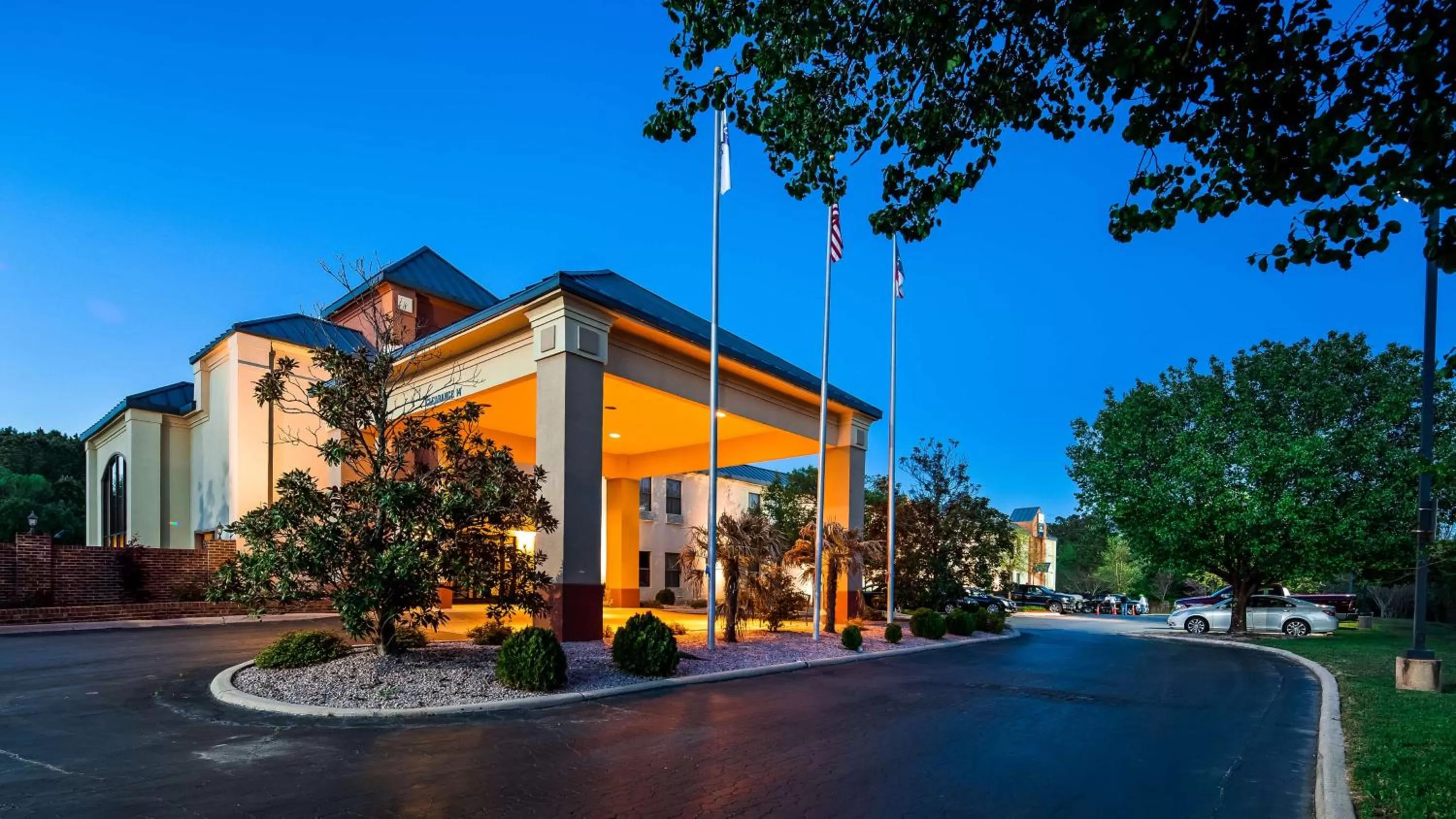 Property building in Best Western Butner Creedmoor Inn