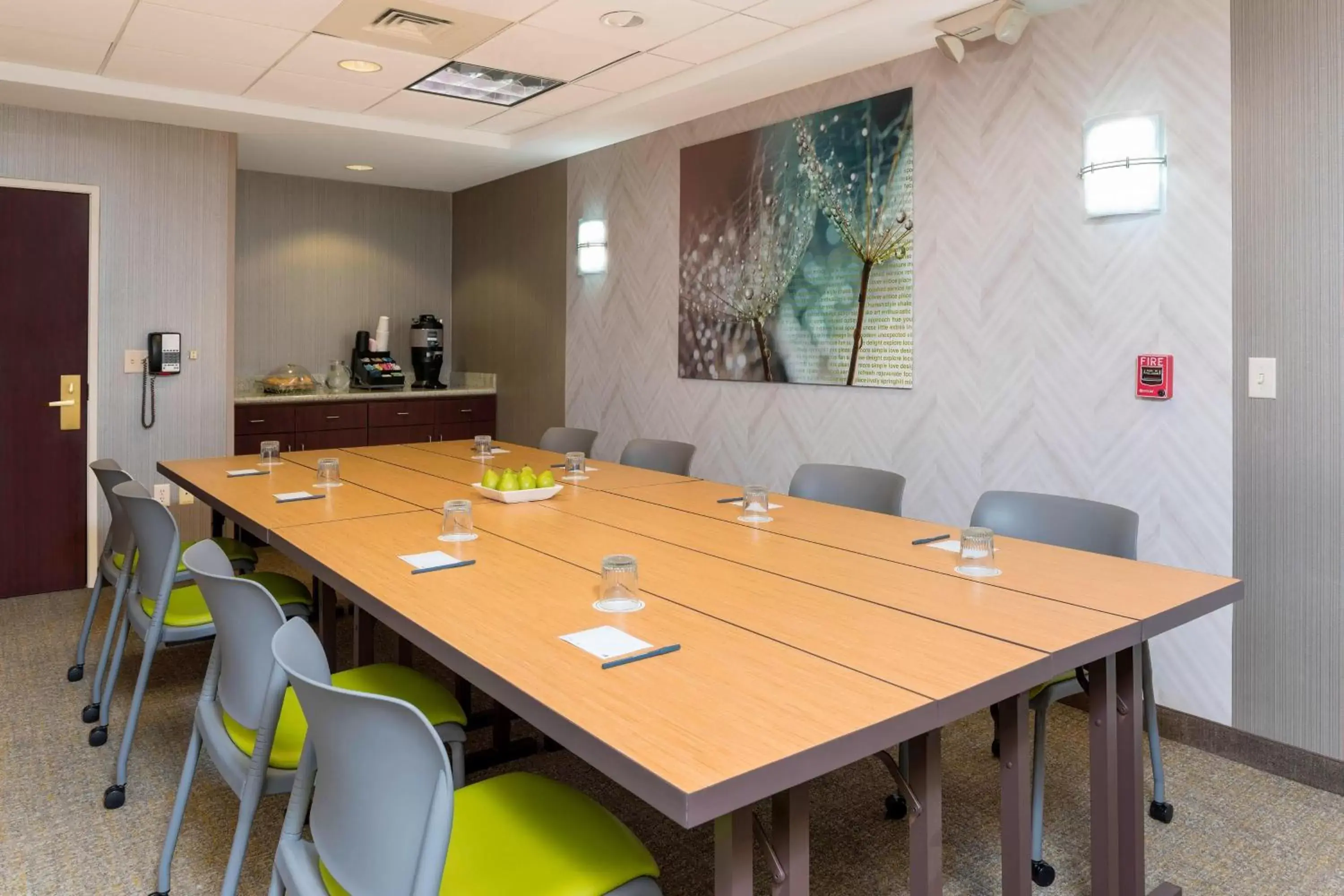 Meeting/conference room in SpringHill Suites Grand Rapids North