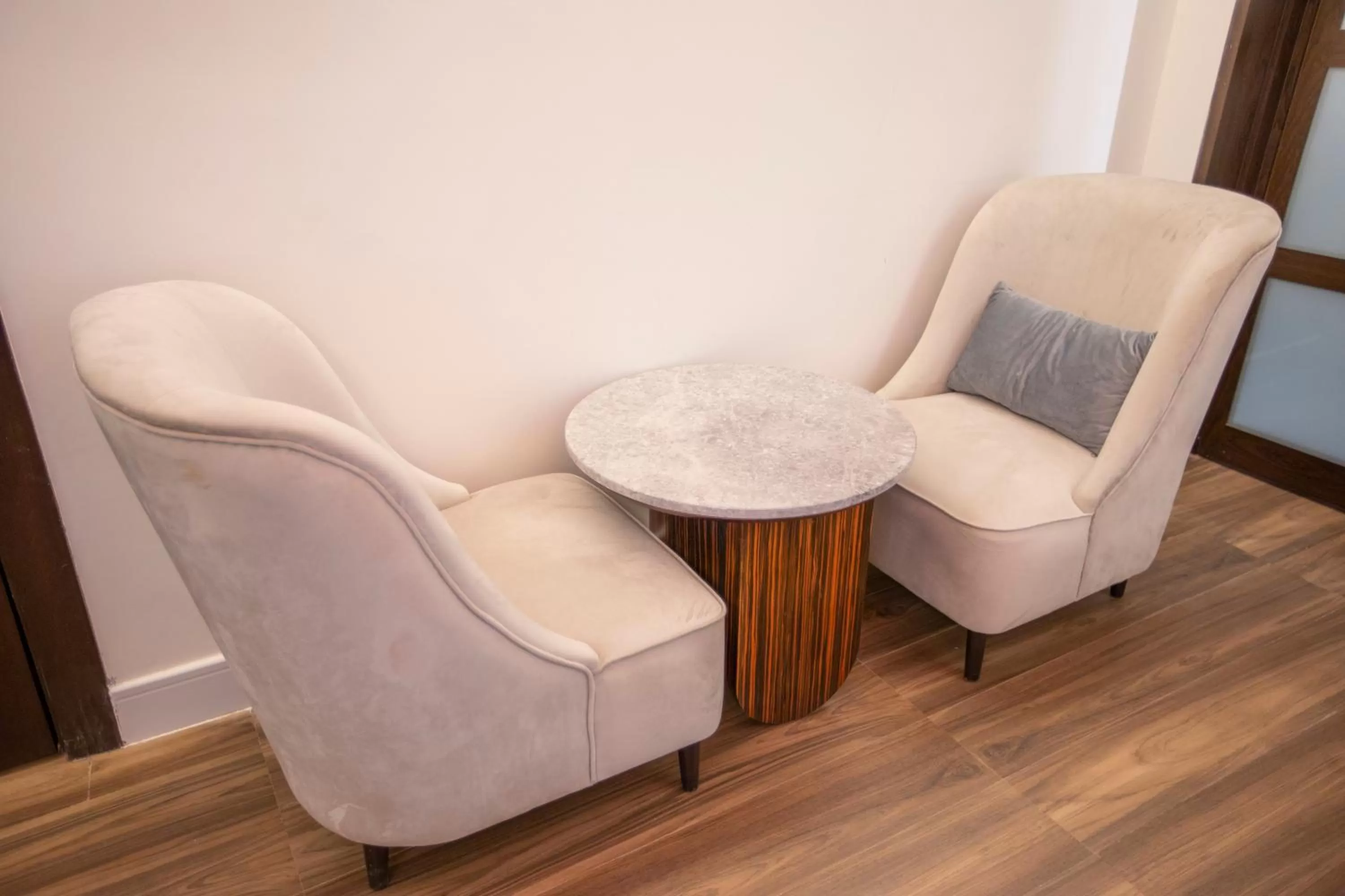 Luxury Night Al Mounisea