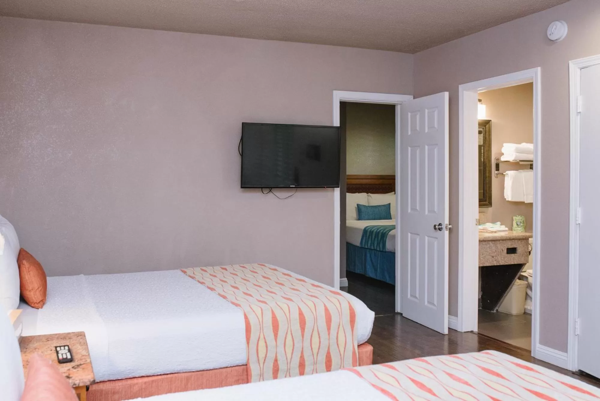 Bedroom, Bed in Alamo Inn and Suites - Convention Center