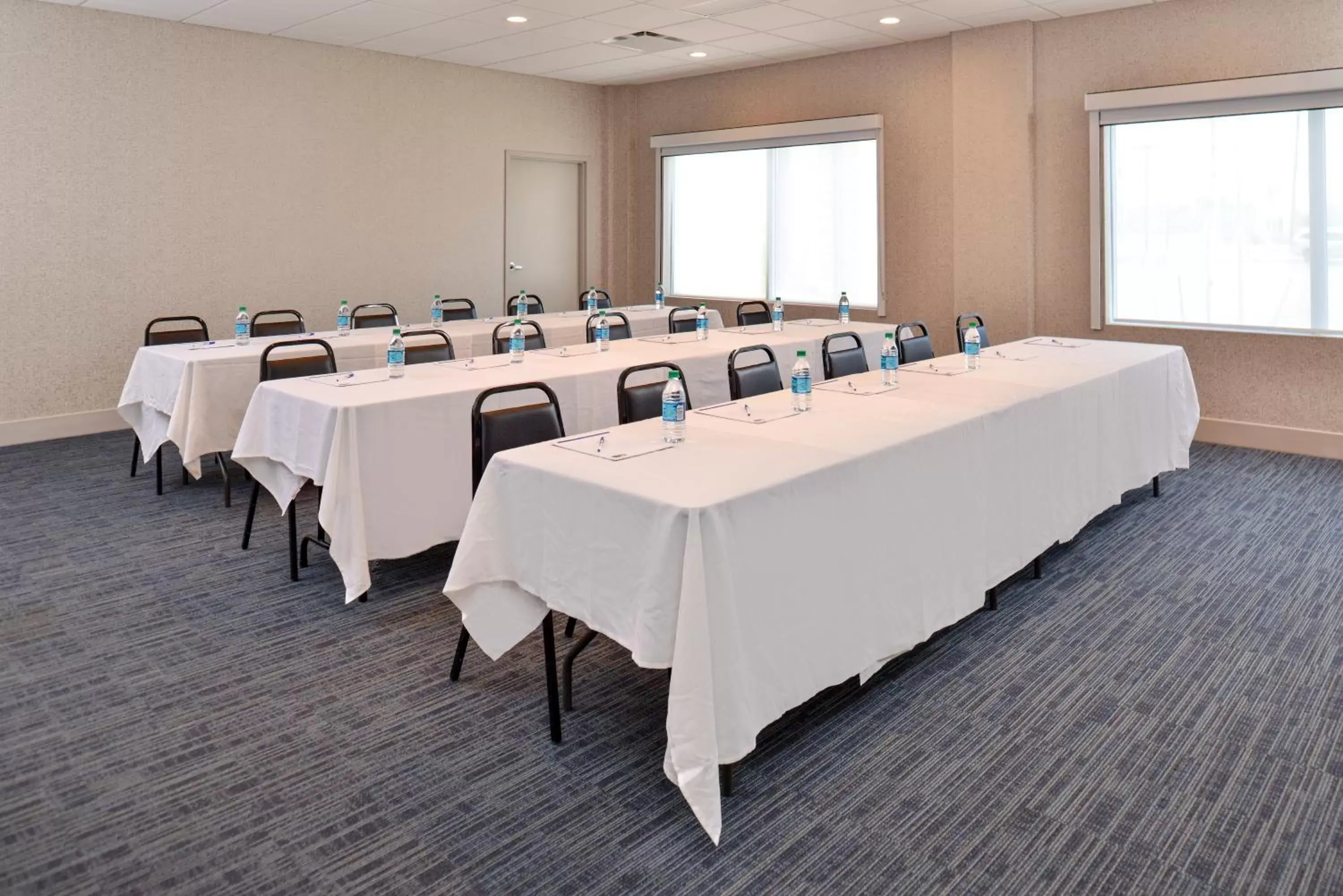 Meeting/conference room in Holiday Inn Express & Suites Farmington Hills - Detroit, an IHG Hotel