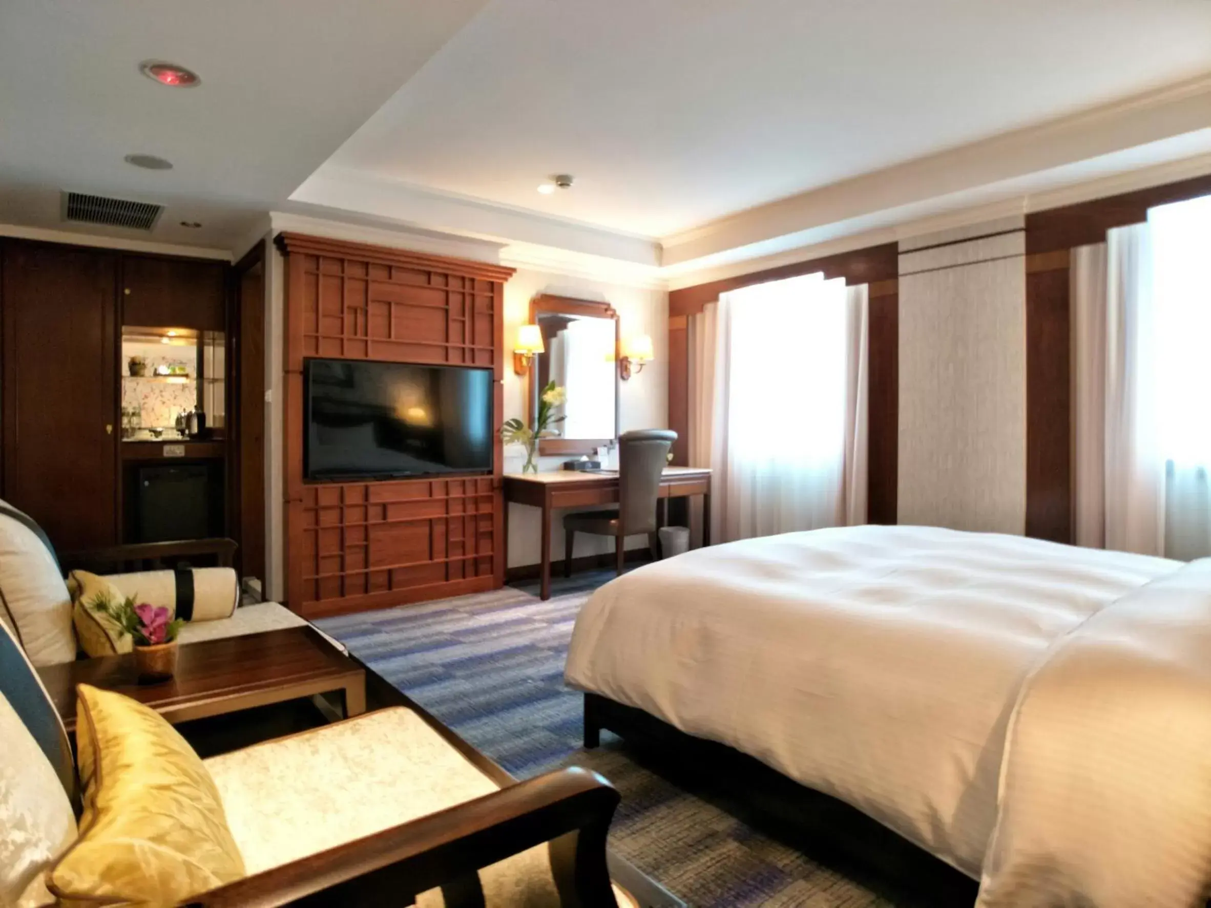 Bedroom, TV/Entertainment Center in Beauty Hotels - Star Beauty Resort