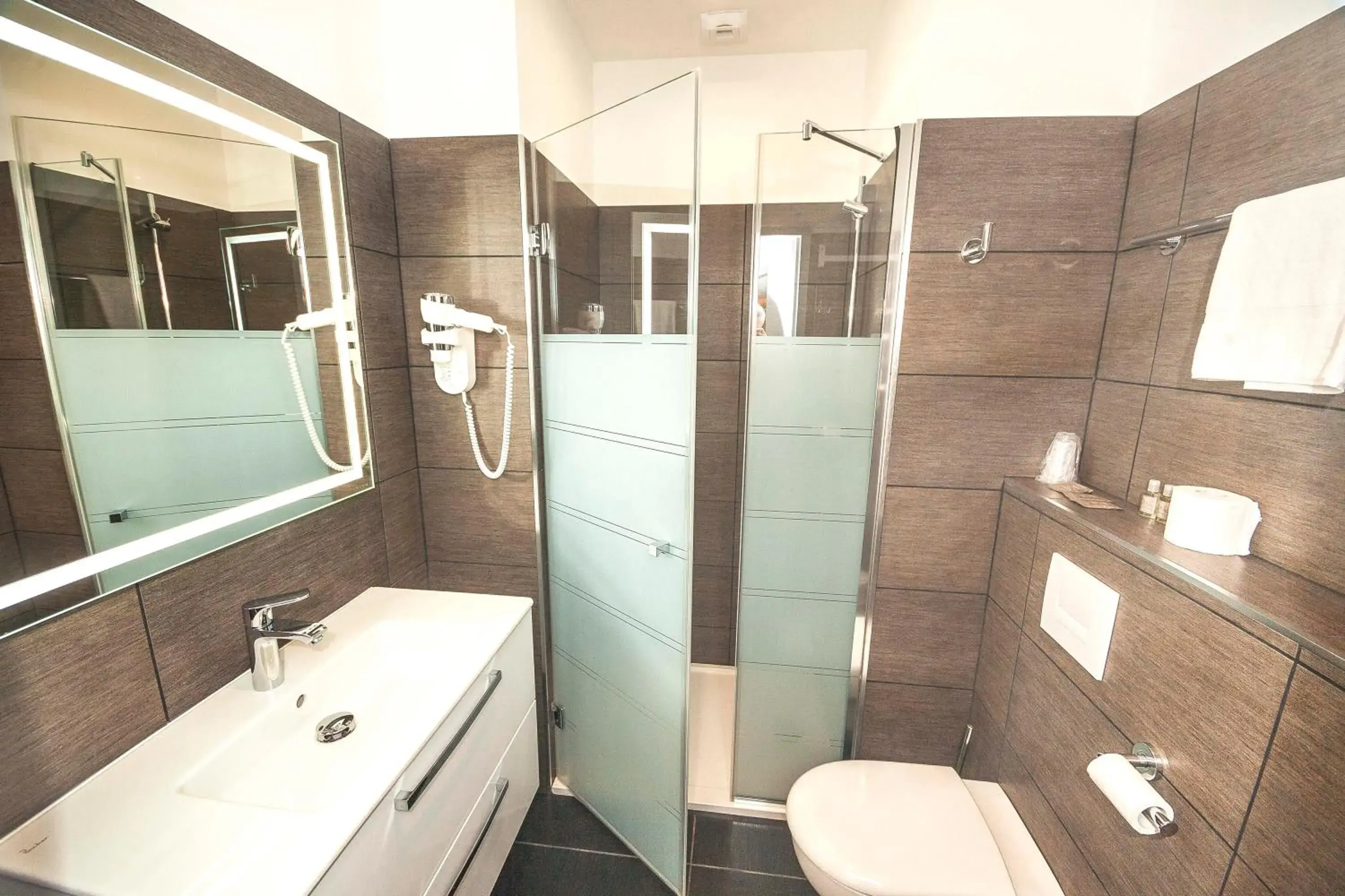 Bathroom in Kalliste Hotel