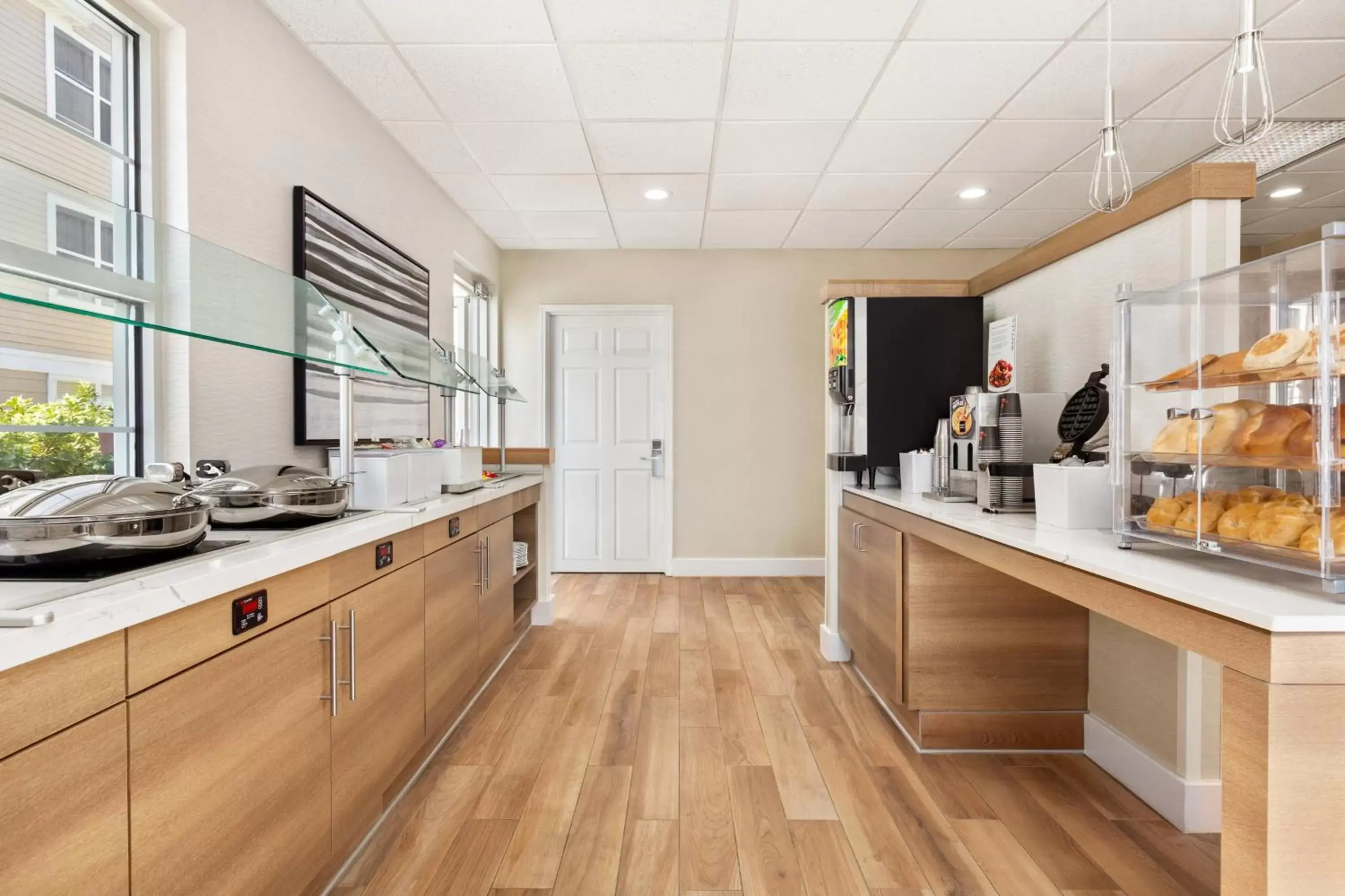 Breakfast, Kitchen/Kitchenette in Residence Inn by Marriott Roseville