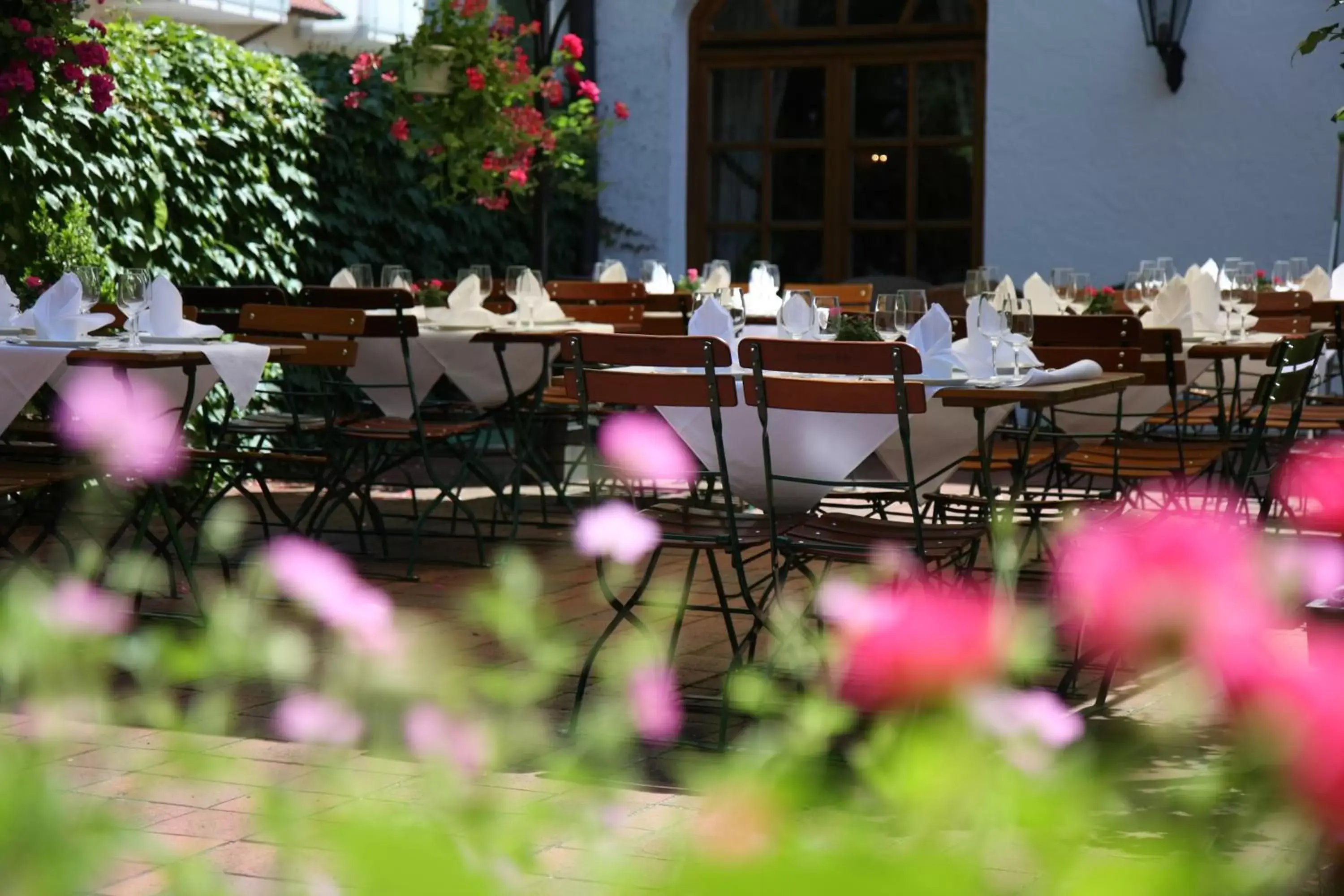 Restaurant/Places to Eat in Hotel Lechnerhof Unterföhring