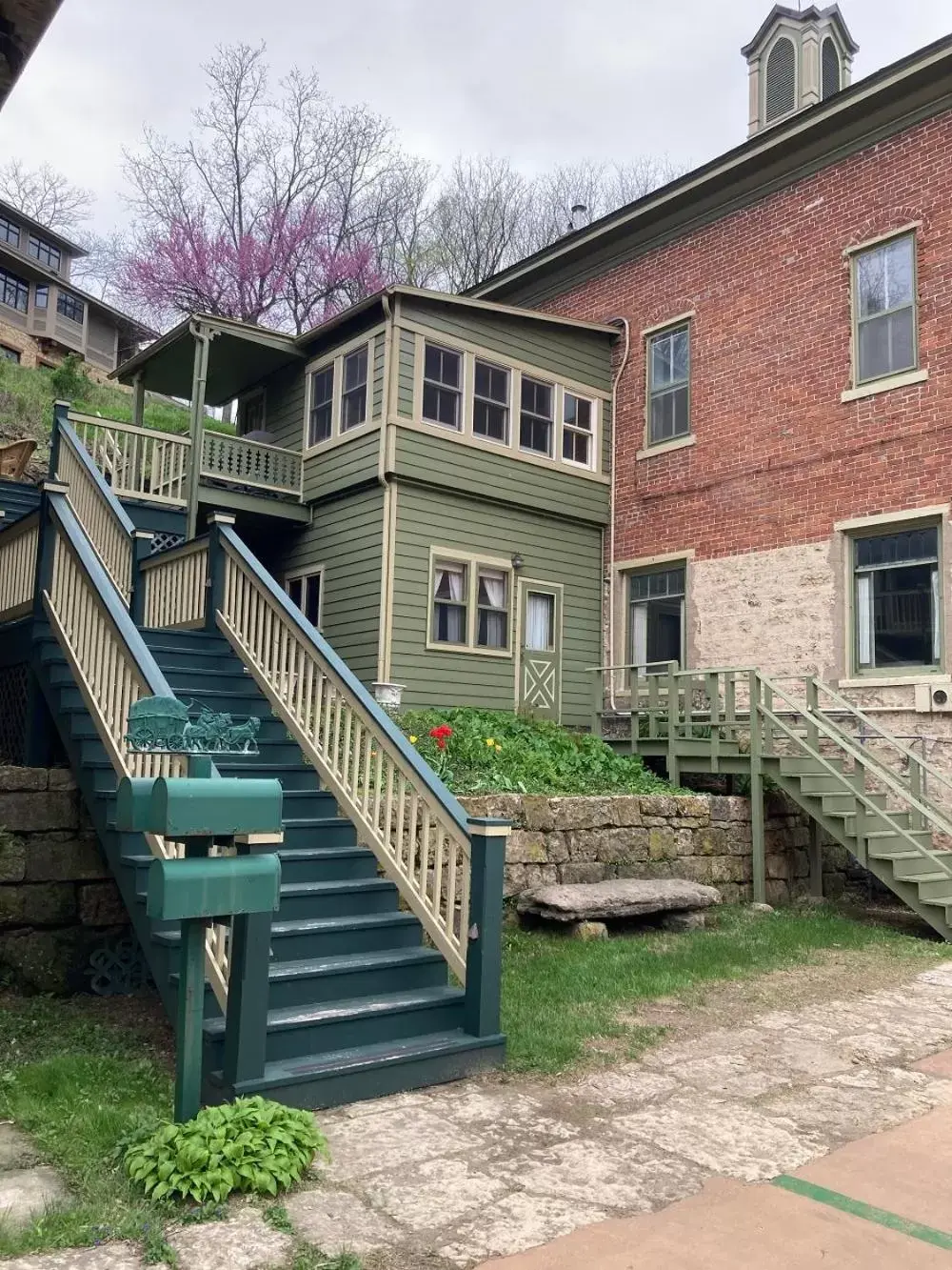 Property Building in Abe's Spring Street Guest House