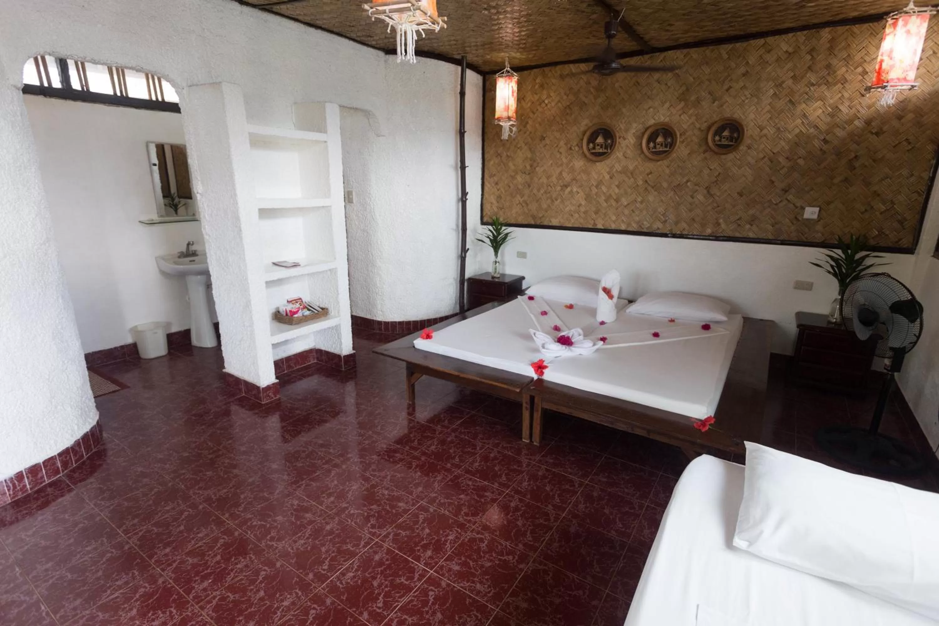 Photo of the whole room, Bed in Discovery Island Resort