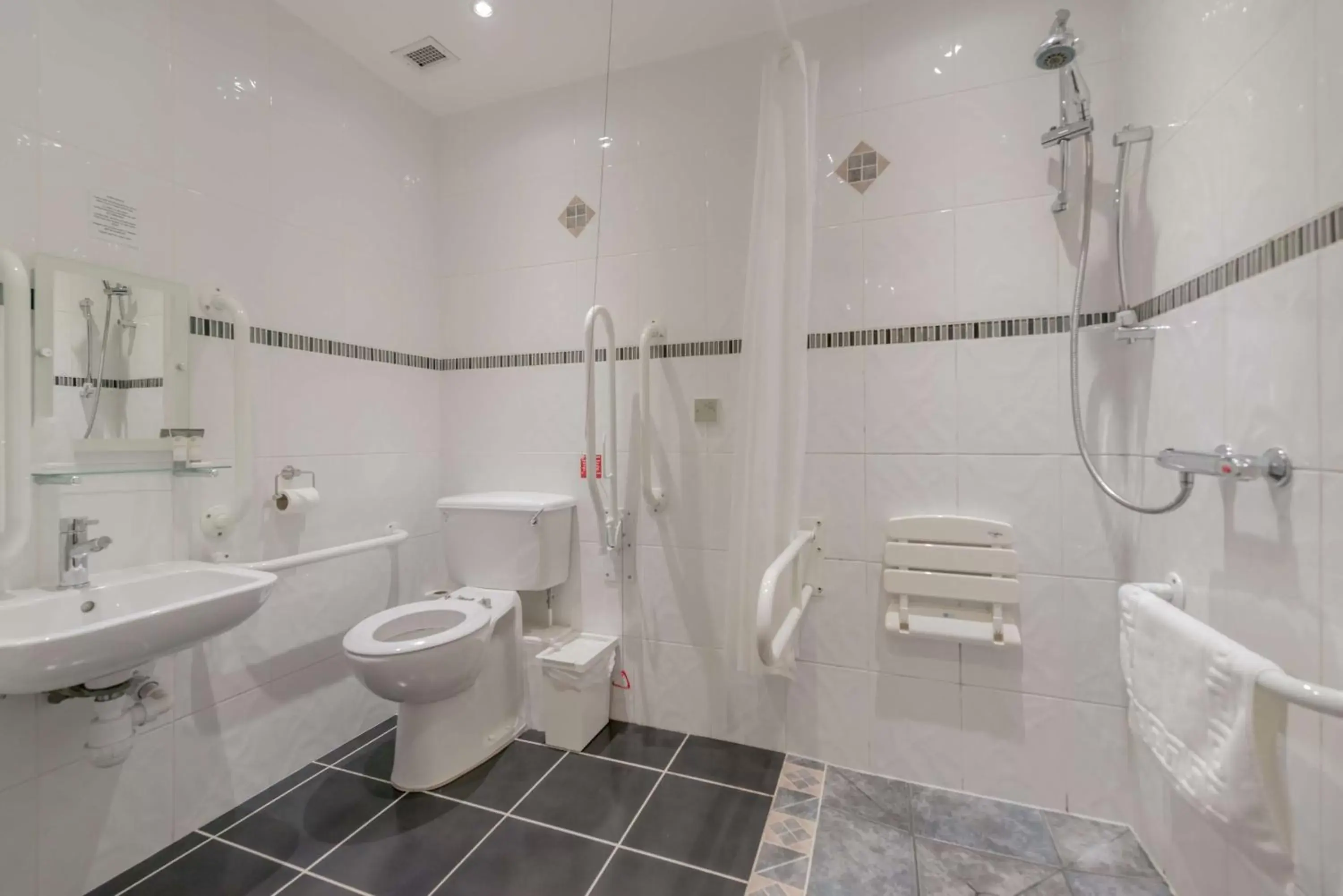 Photo of the whole room, Bathroom in Best Western Bradford Guide Post Hotel
