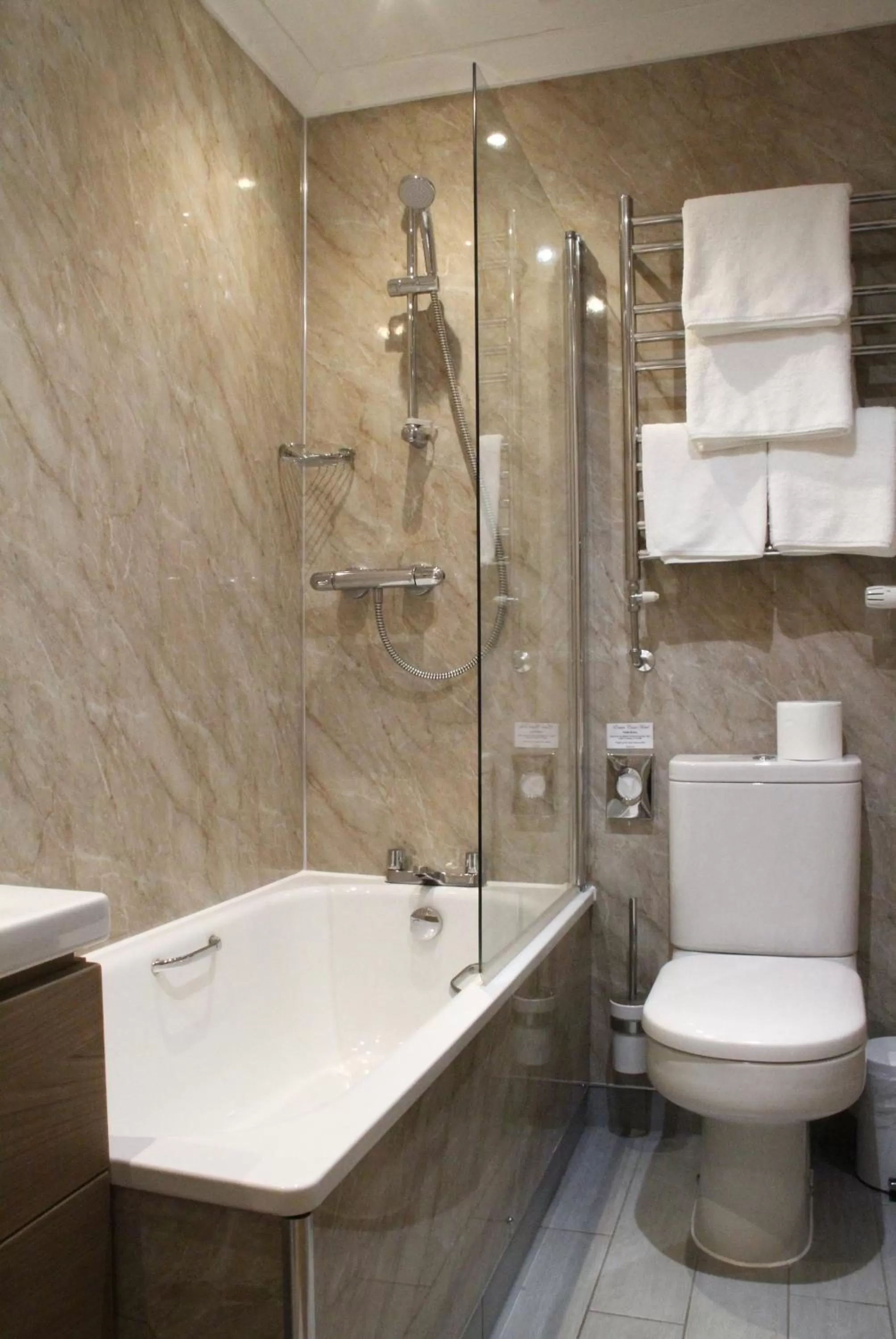Bathroom in Exeter Court Hotel