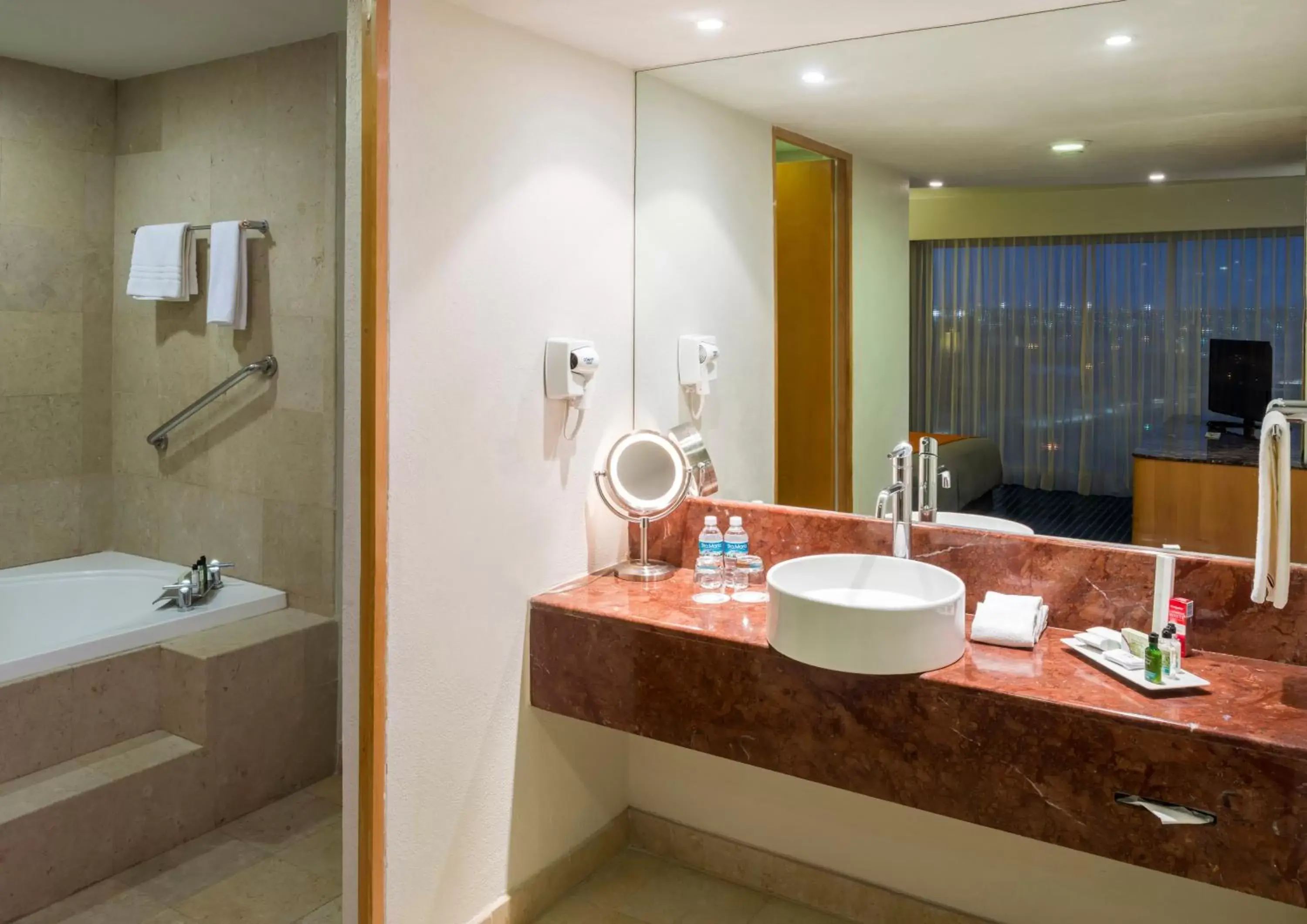 Master Suite in Real Inn Ciudad Juarez by the USA Consulate Master Suite in Real Inn Ciudad Juarez by the USA Consulate