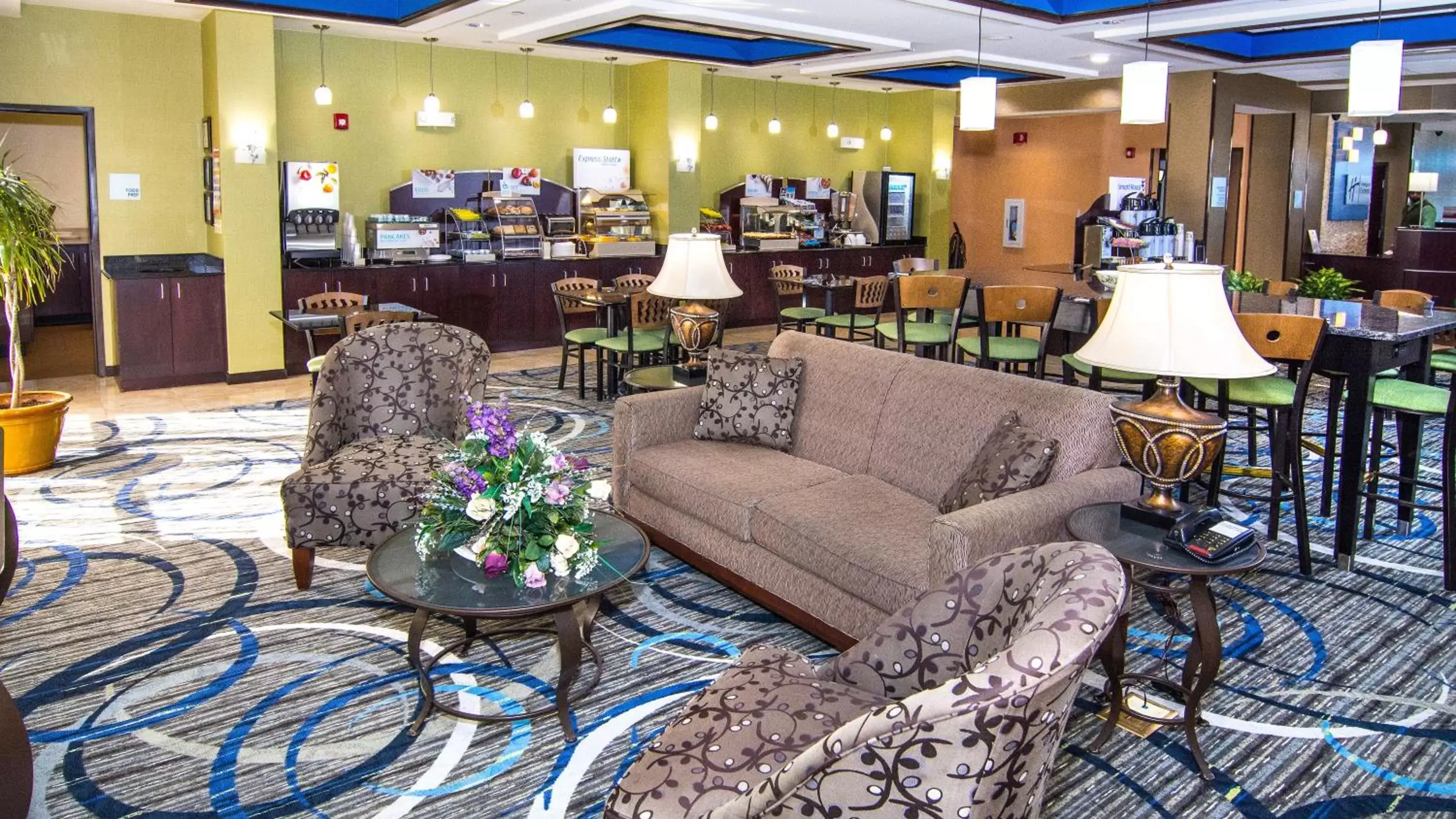 Lobby or reception in Holiday Inn Express & Suites Elkton - University Area, an IHG Hotel