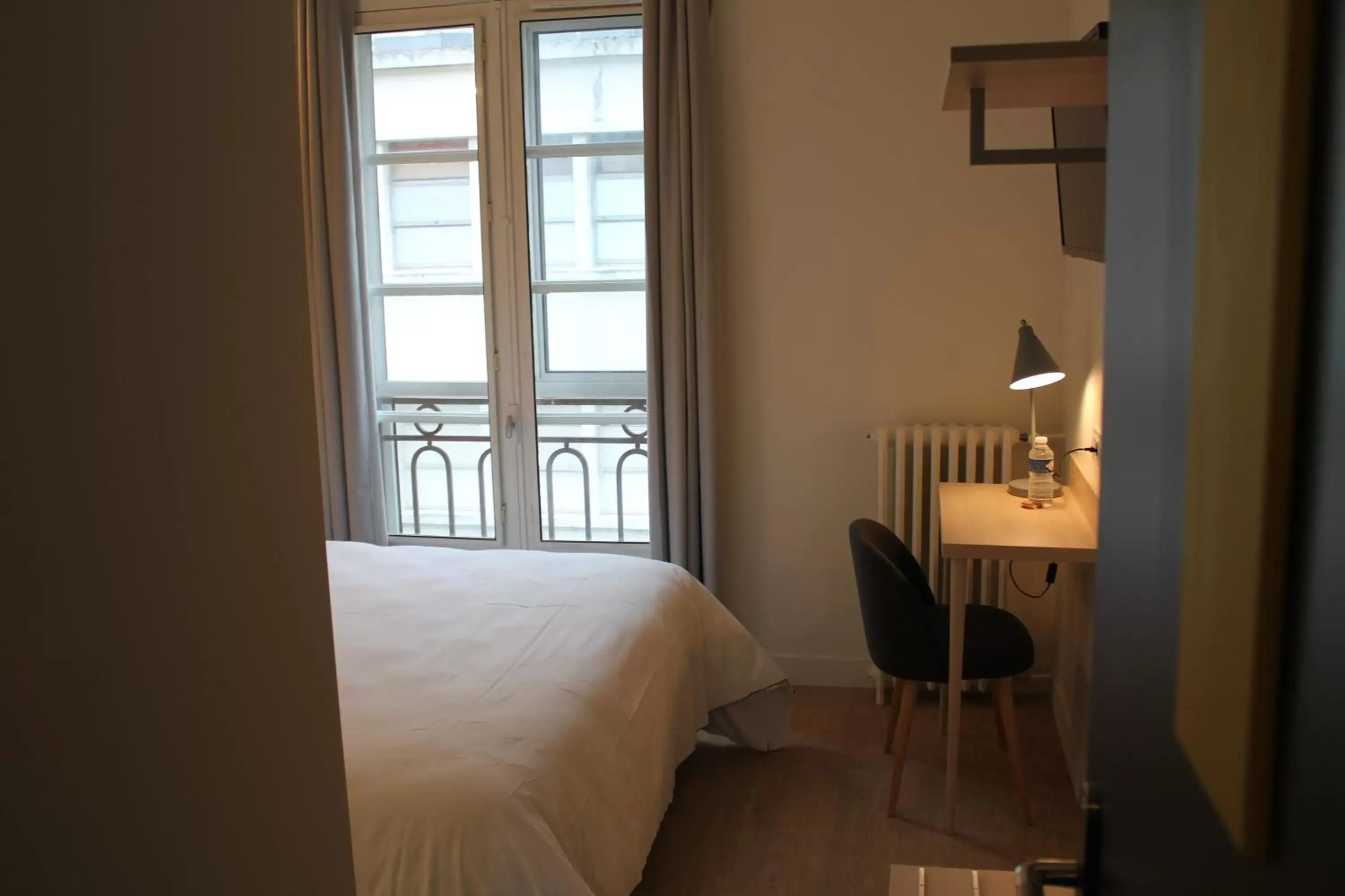 Photo of the whole room, Bed in Hôtel La Fontaine Caen Centre