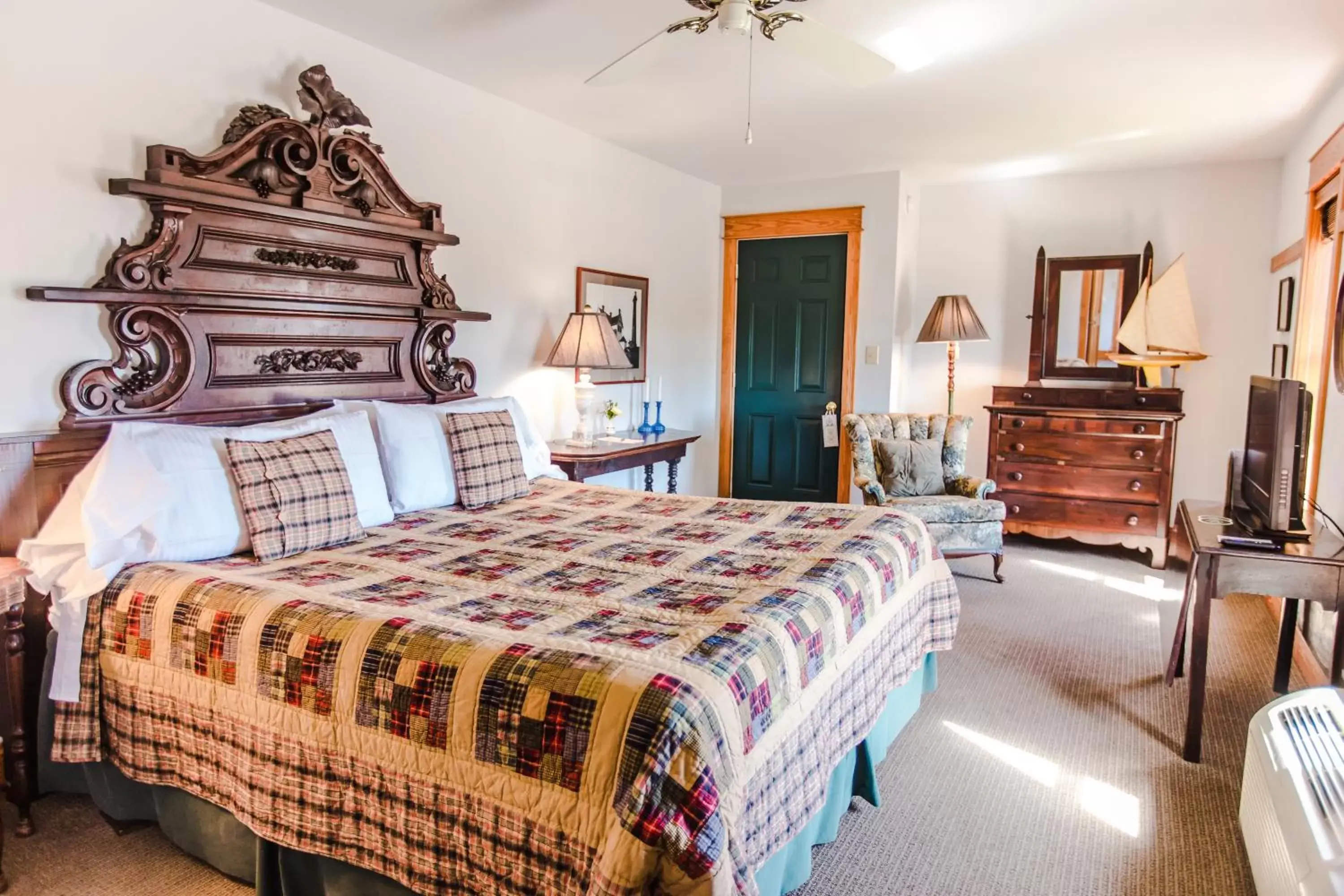 Family Room with Sea View in Roanoke Island Inn