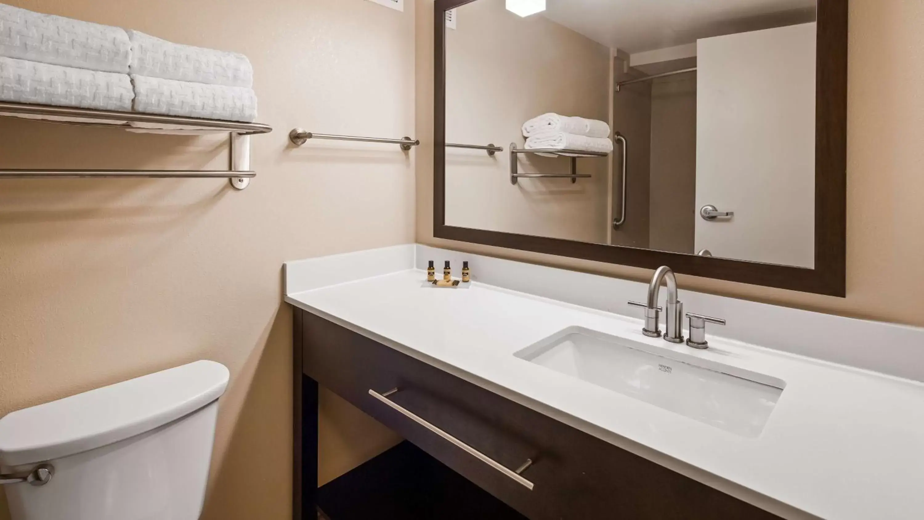 Bathroom in Best Western Plus Thornburg Inn & Suites