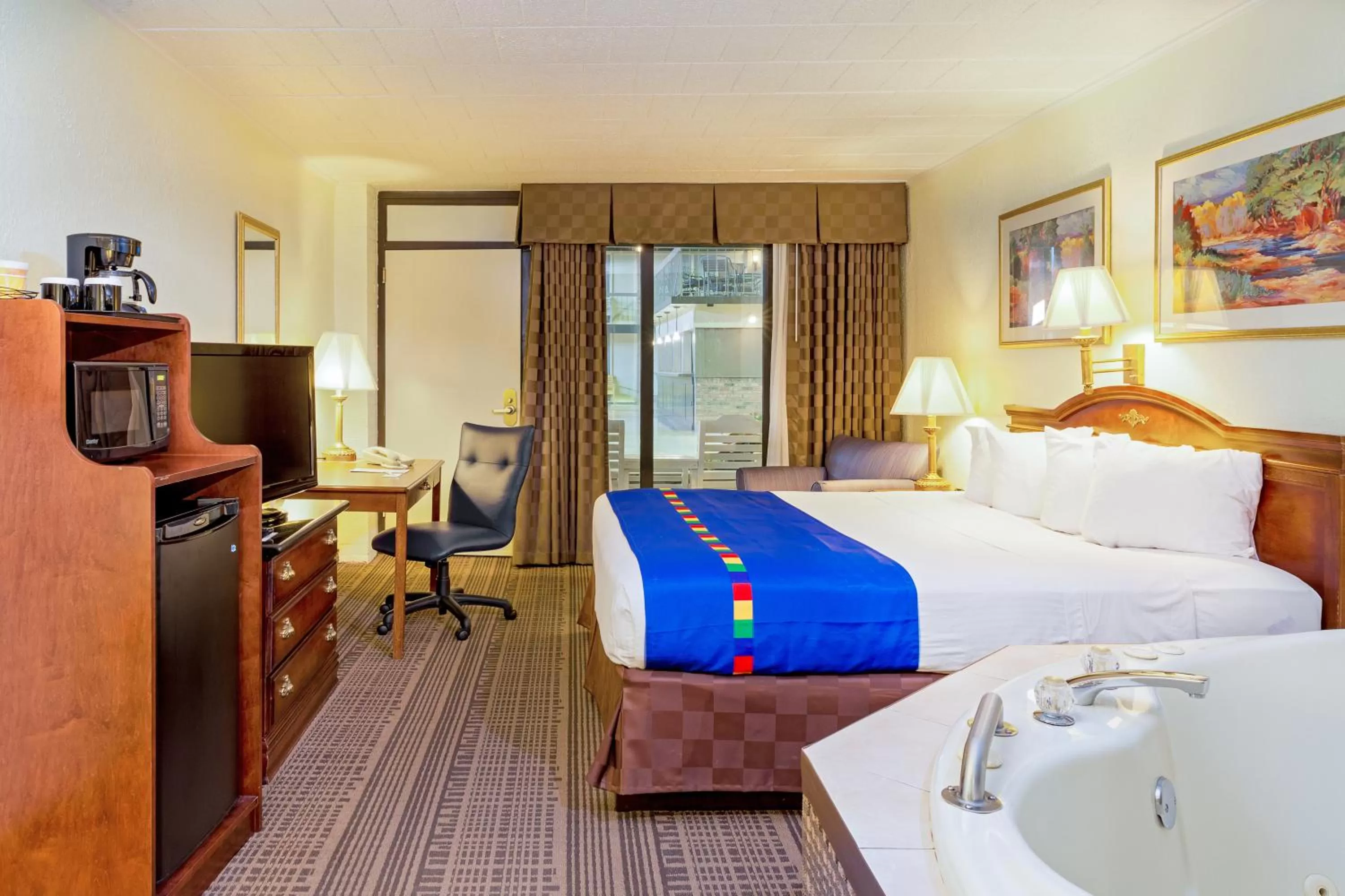 Bed in Park Inn By Radisson Sharon