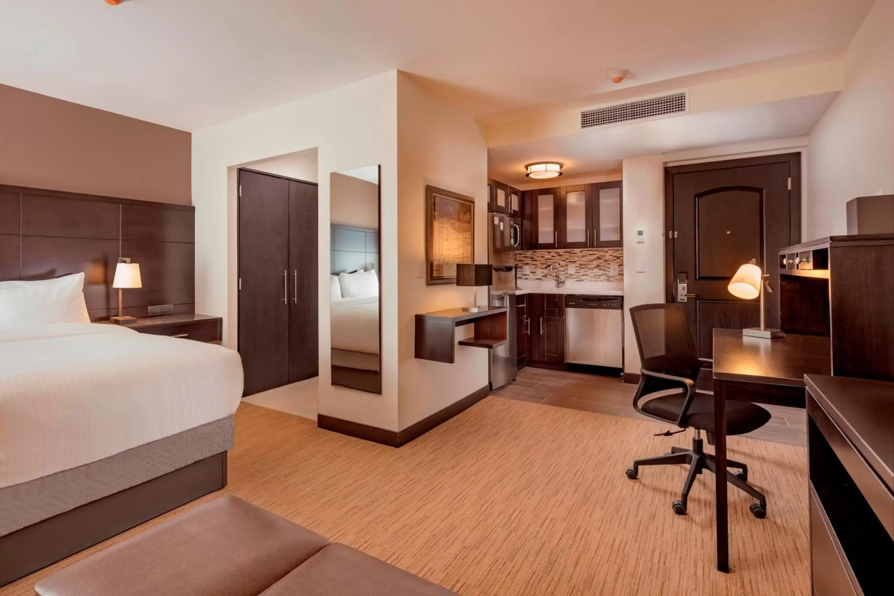 Bedroom, Kitchen/Kitchenette in Staybridge Suites - Irapuato, an IHG Hotel