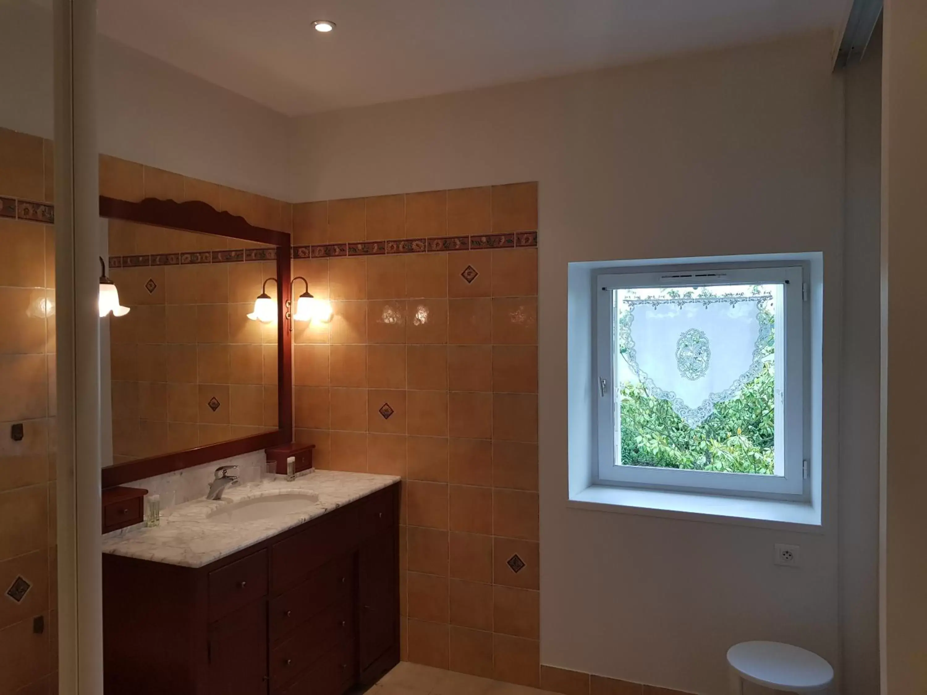 Bathroom in Domaine de Pelouaille - chambre d'hôtes