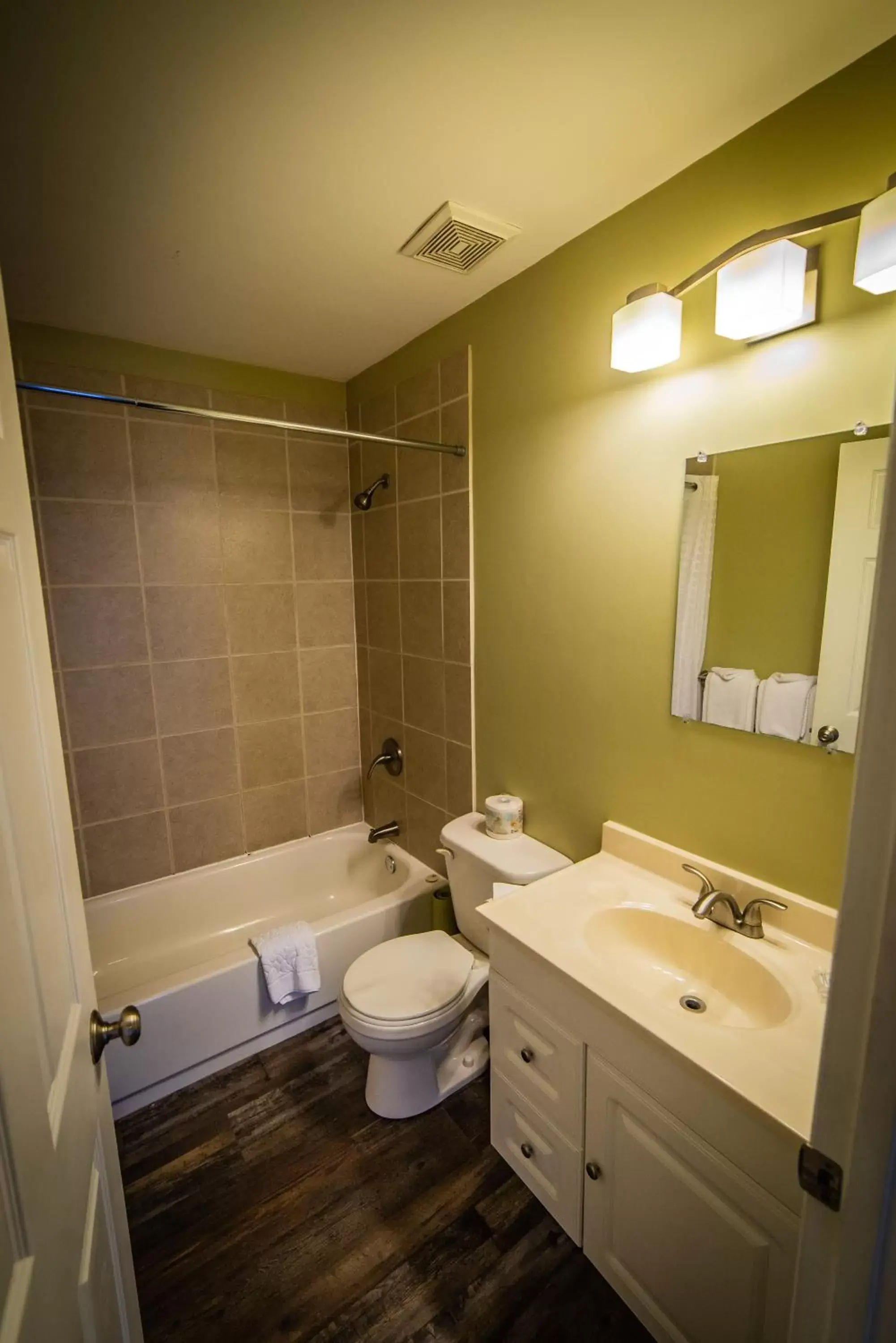 Bathroom in Alpine Inn & Suites