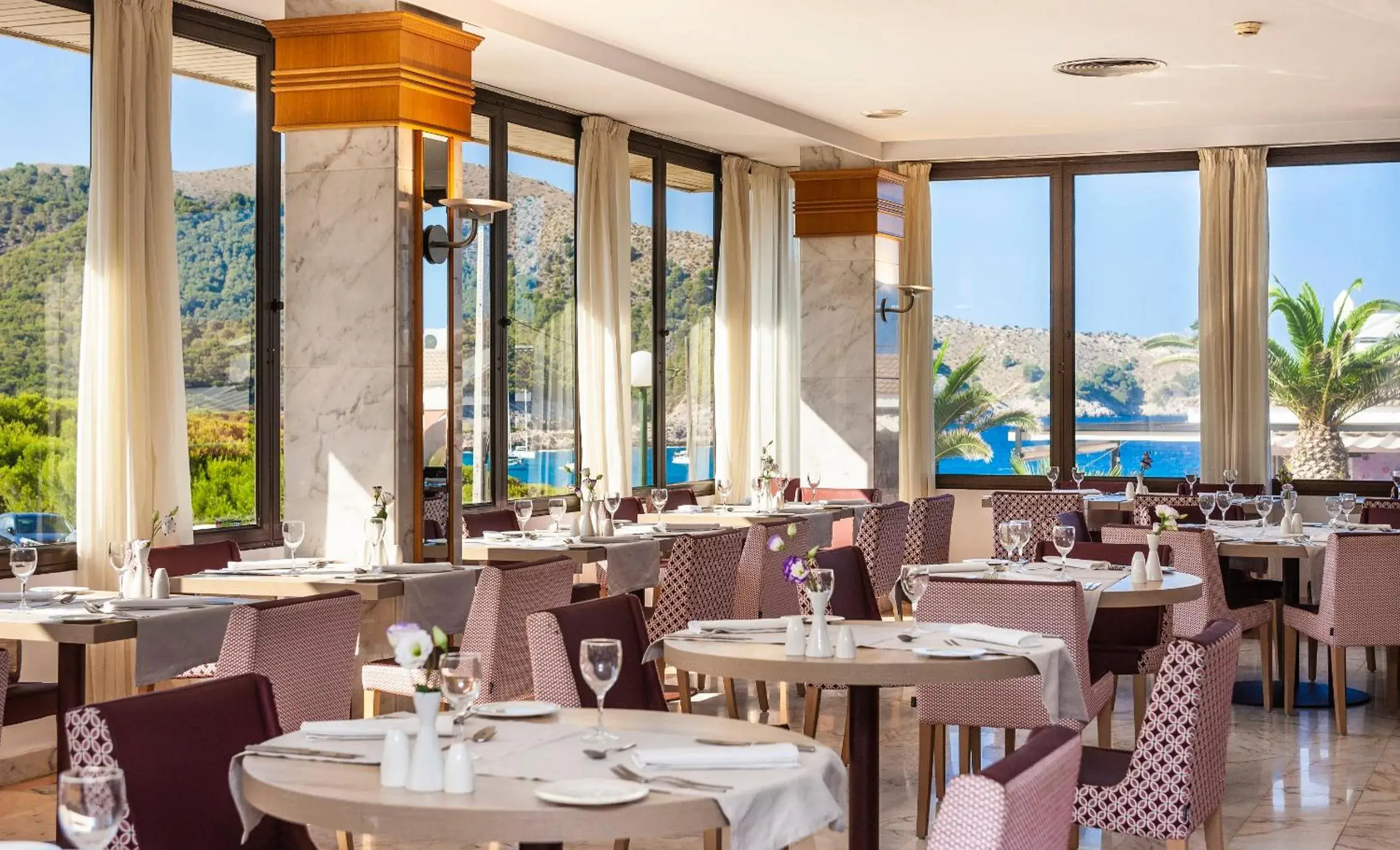 Restaurant/places to eat in Hotel & Spa S'Entrador Playa Restaurant/places to eat in Hotel & Spa S'Entrador Playa
