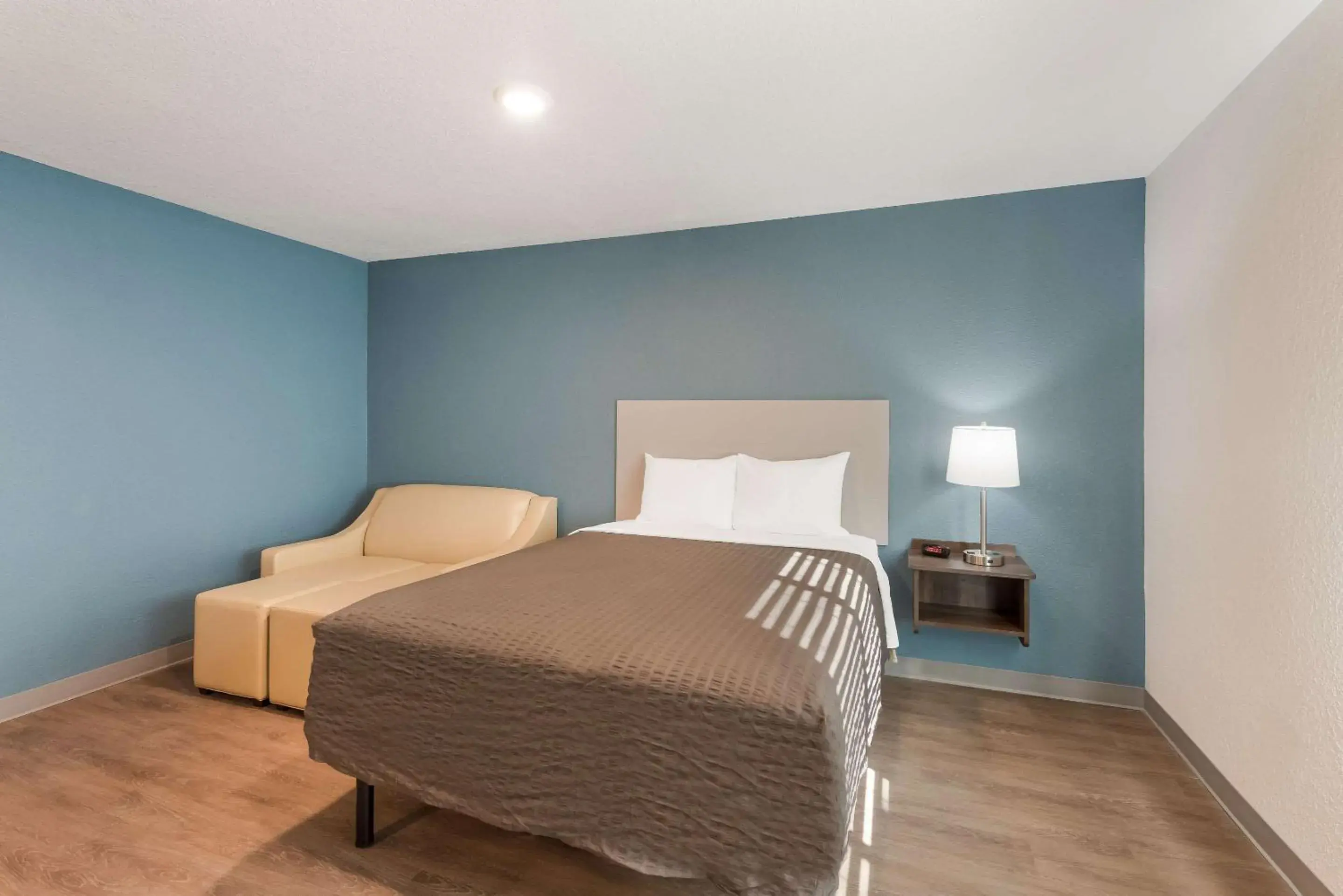 Bedroom, Bed in WoodSpring Suites Dayton North