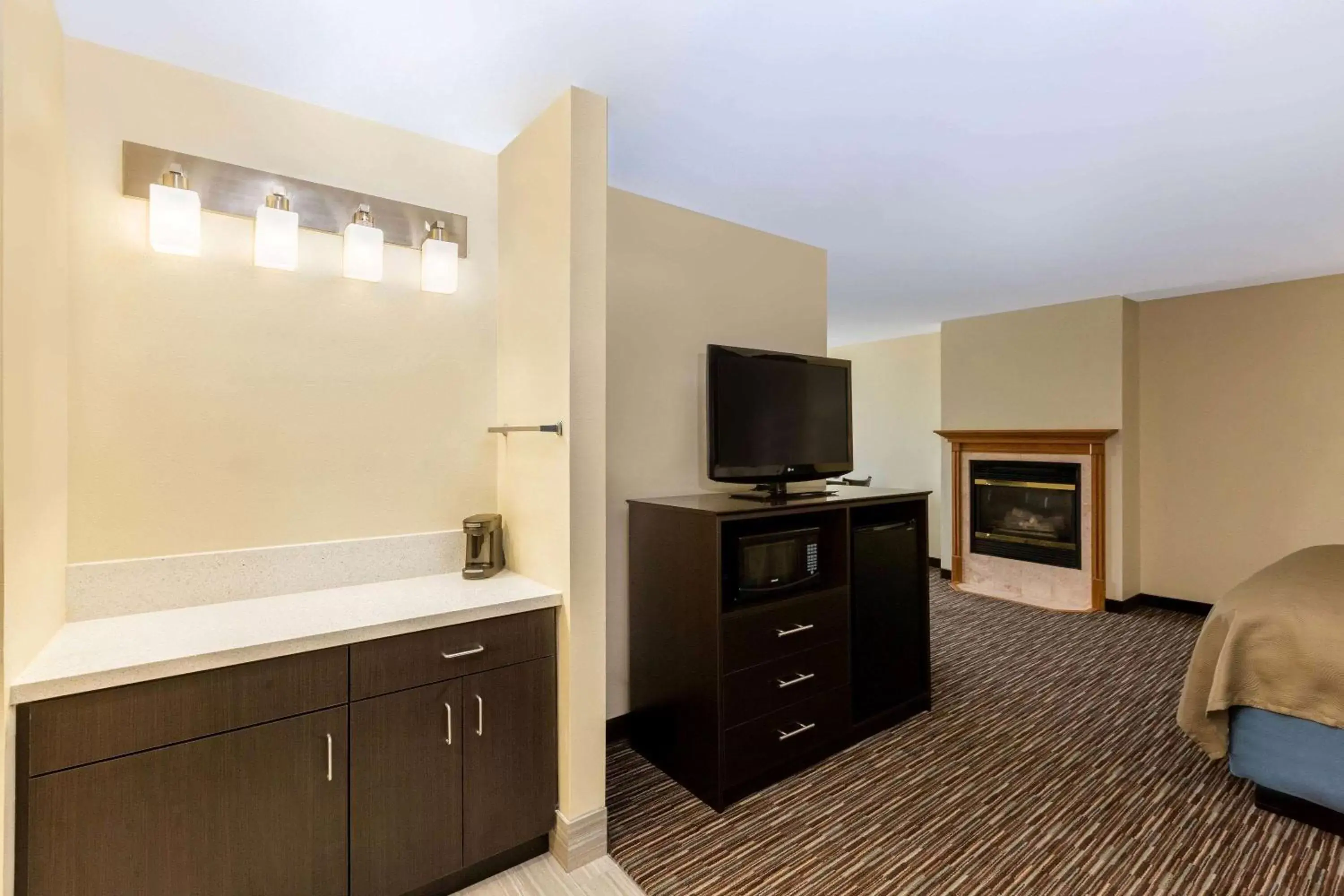 Photo of the whole room, TV/Entertainment Center in AmericInn by Wyndham Jefferson