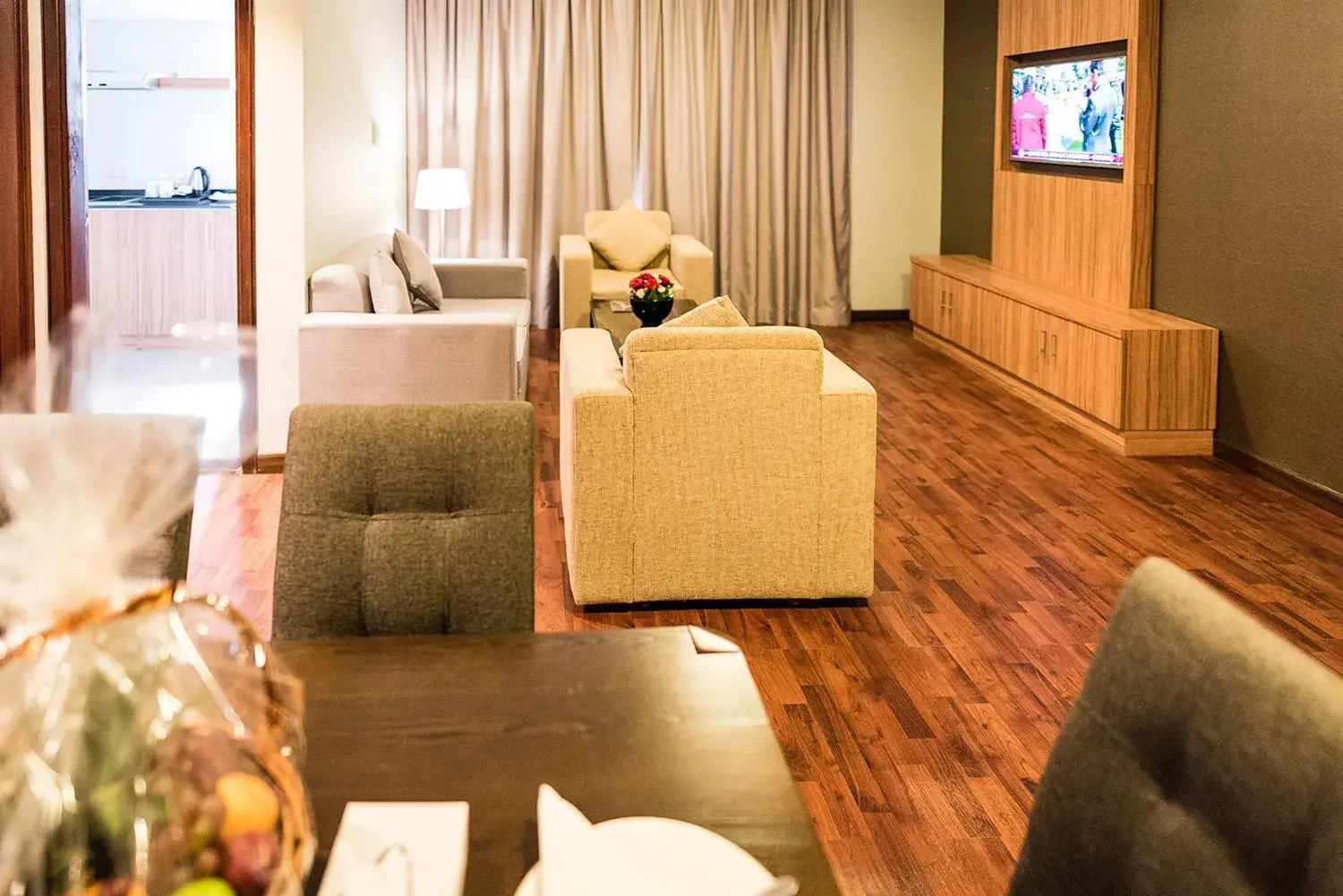 TV and multimedia, Lounge/Bar in Emirates Plaza Hotel