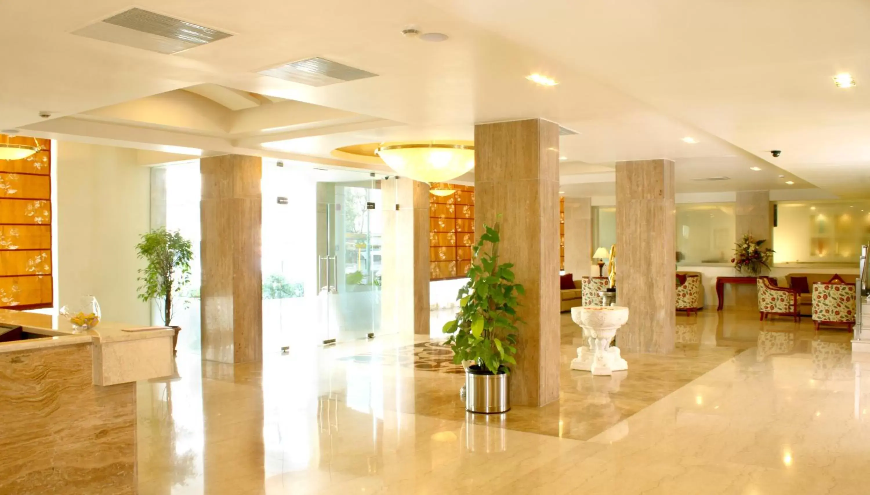 Lobby or reception in Hampshire Plaza Lobby or reception in Hampshire Plaza