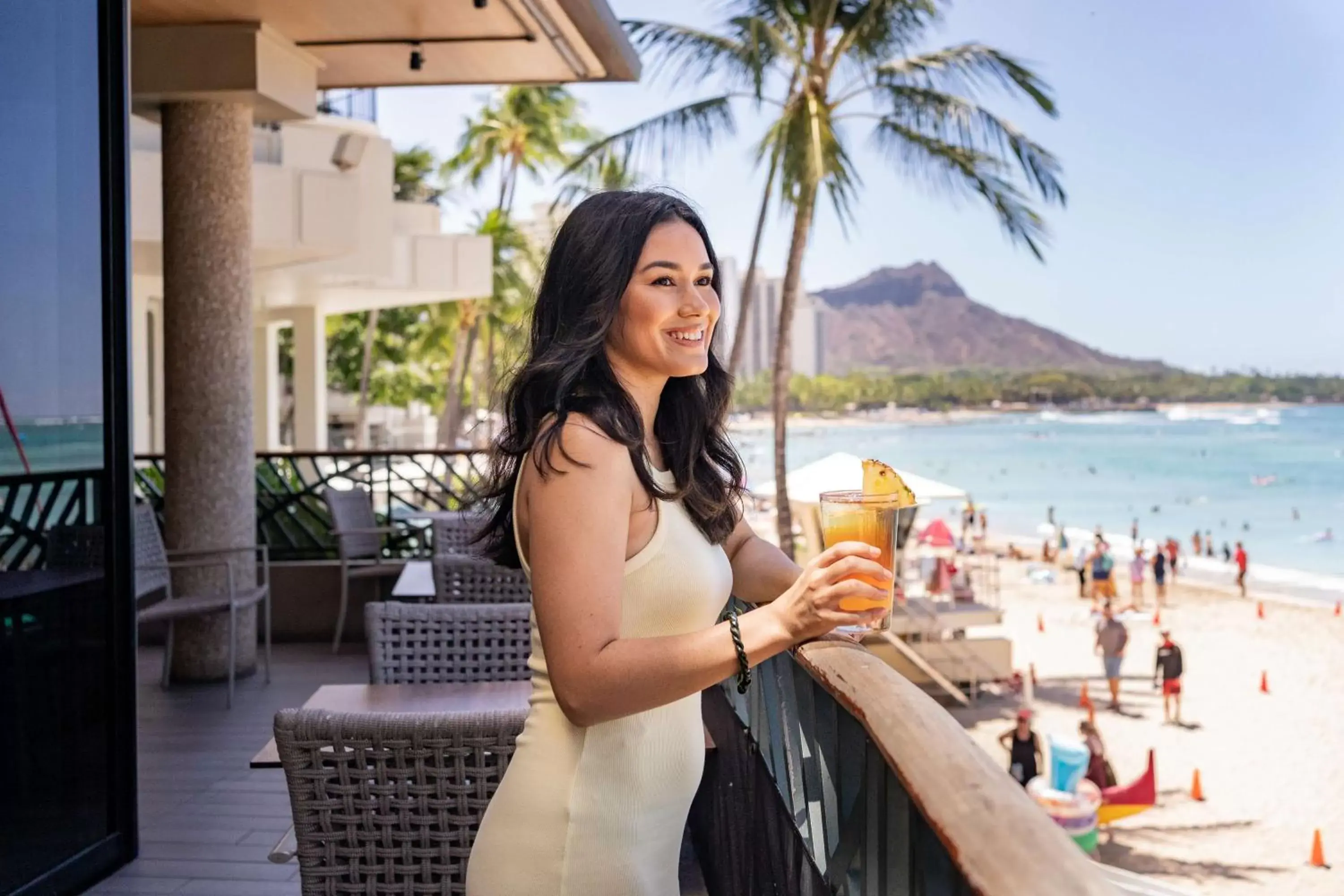 Lounge or bar in OUTRIGGER Waikiki Beach Resort