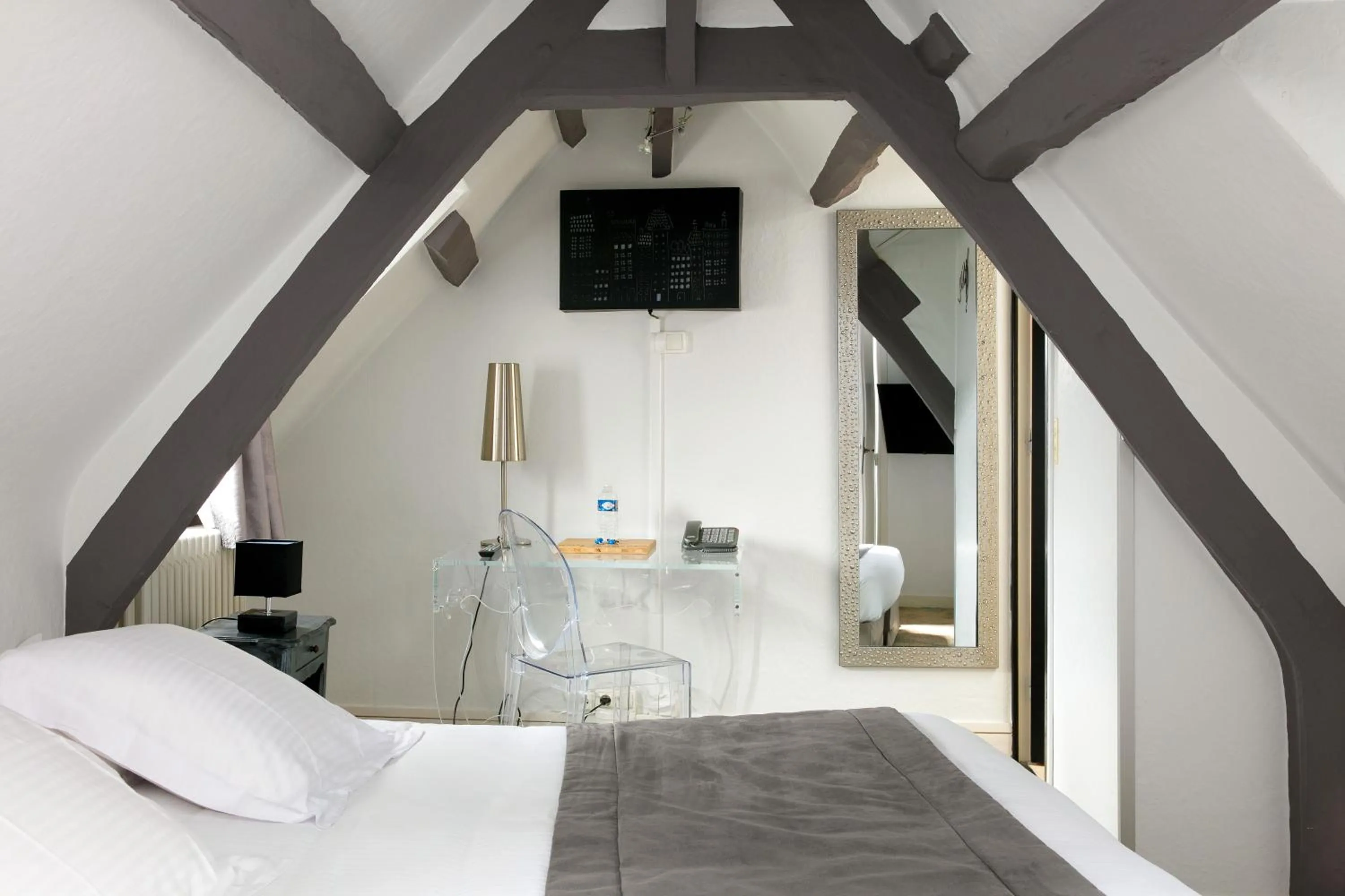 Bedroom, Bed in Hotel Le Dauphin