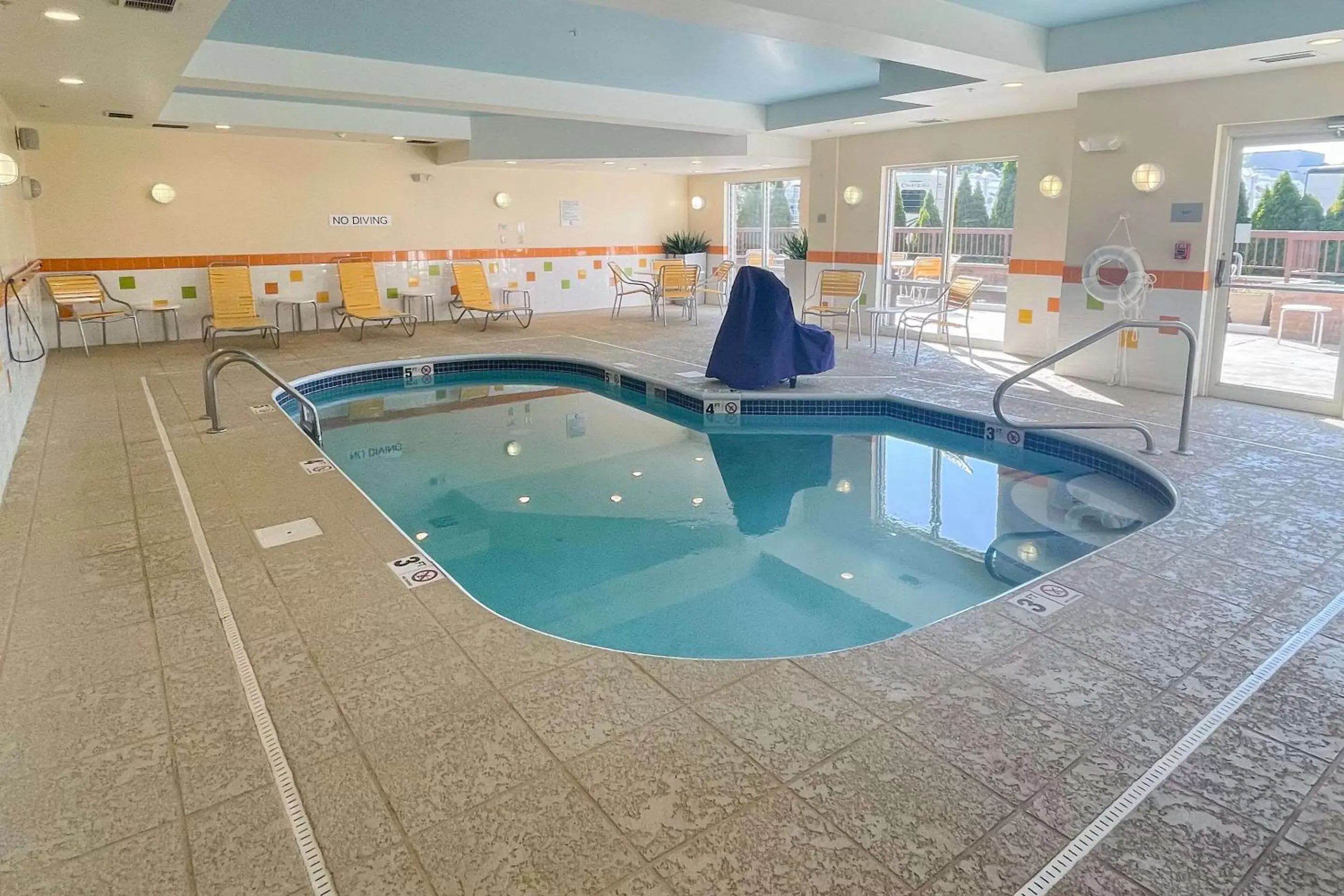 Swimming Pool in Comfort Inn & Suites South Akron