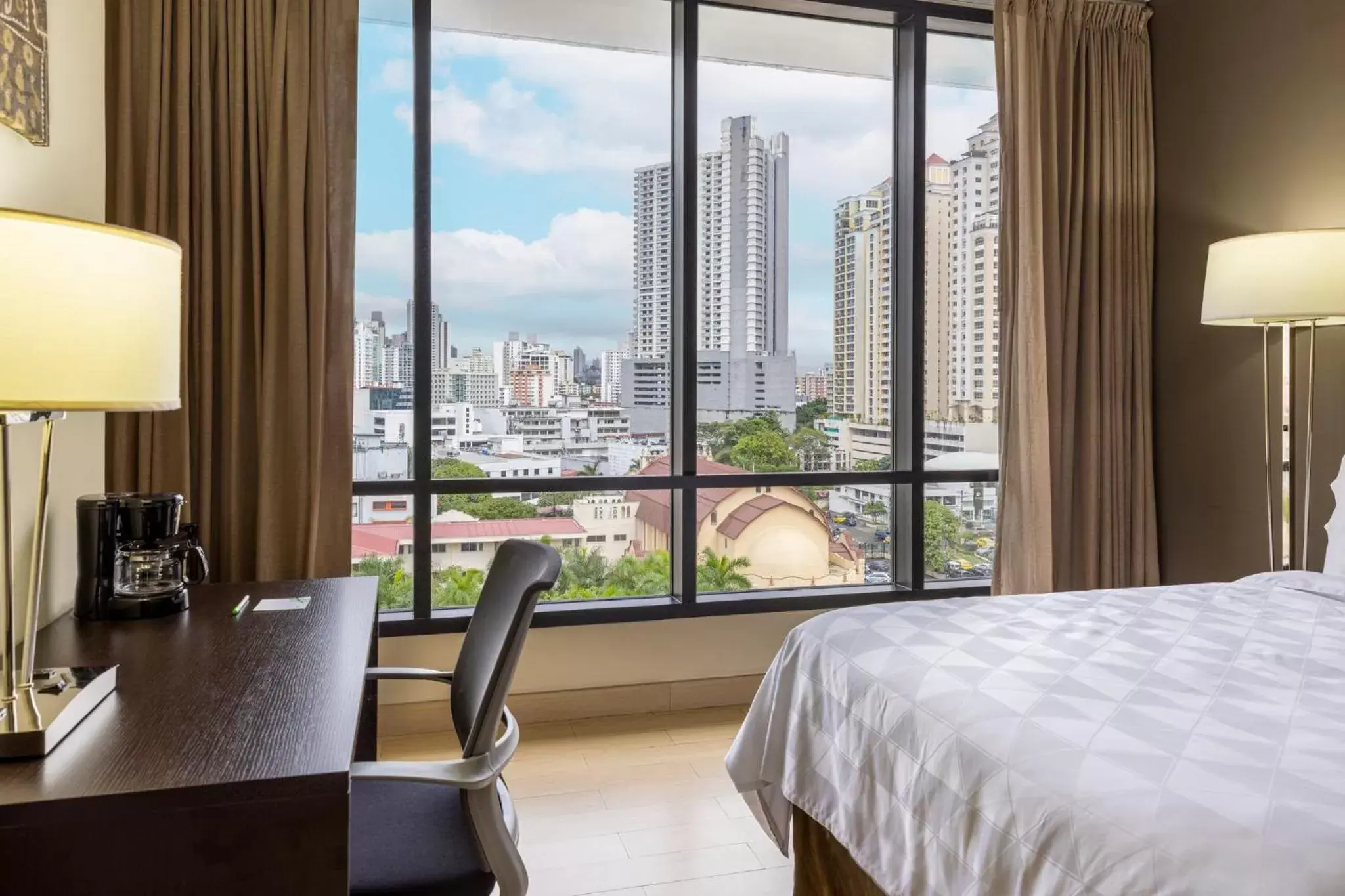 Standard King Room - single occupancy - High Floor in Holiday Inn Panama Distrito Financiero by IHG Standard King Room - single occupancy - High Floor in Holiday Inn Panama Distrito Financiero by IHG