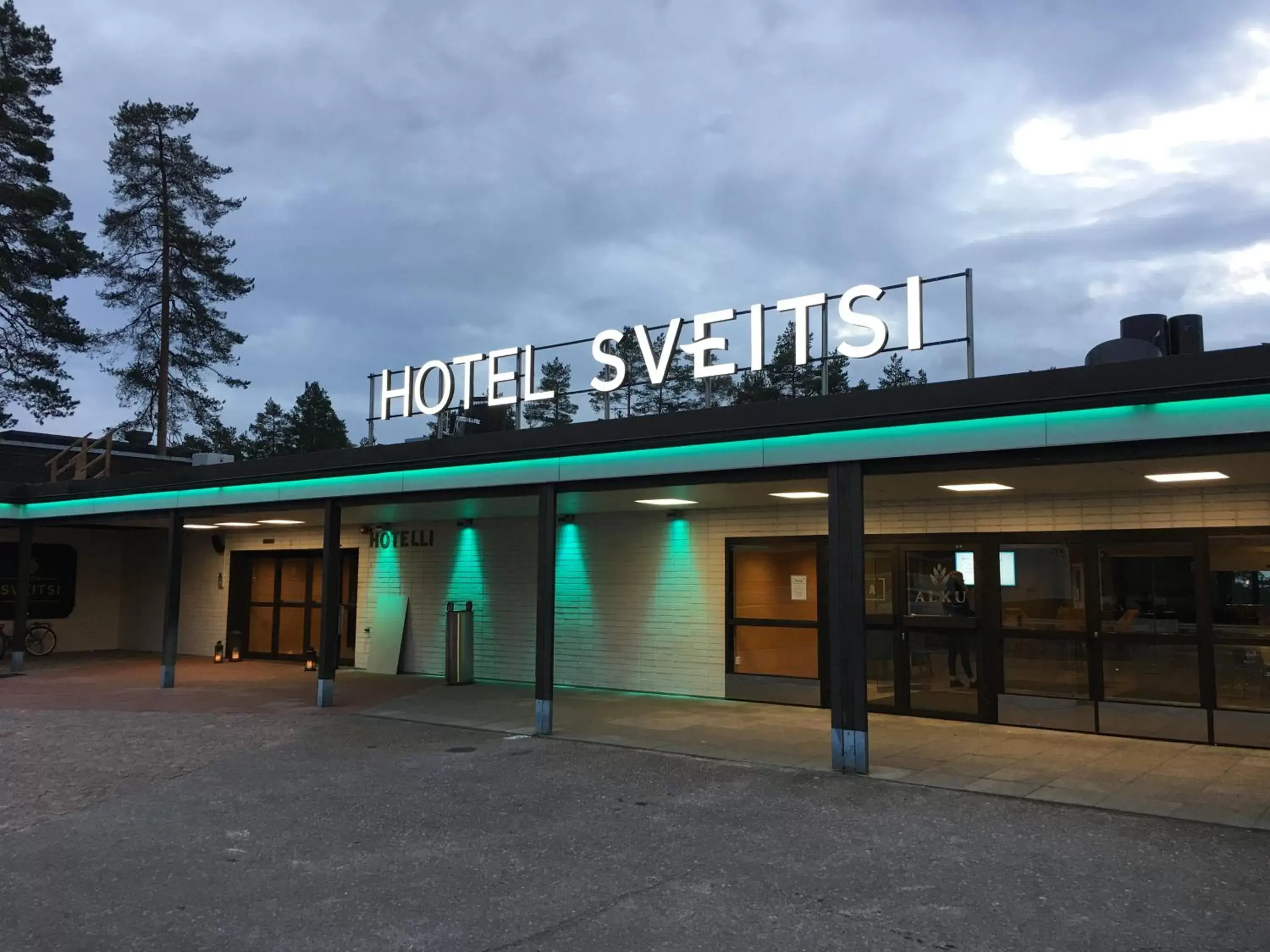 Facade/entrance in Hotel Sveitsi