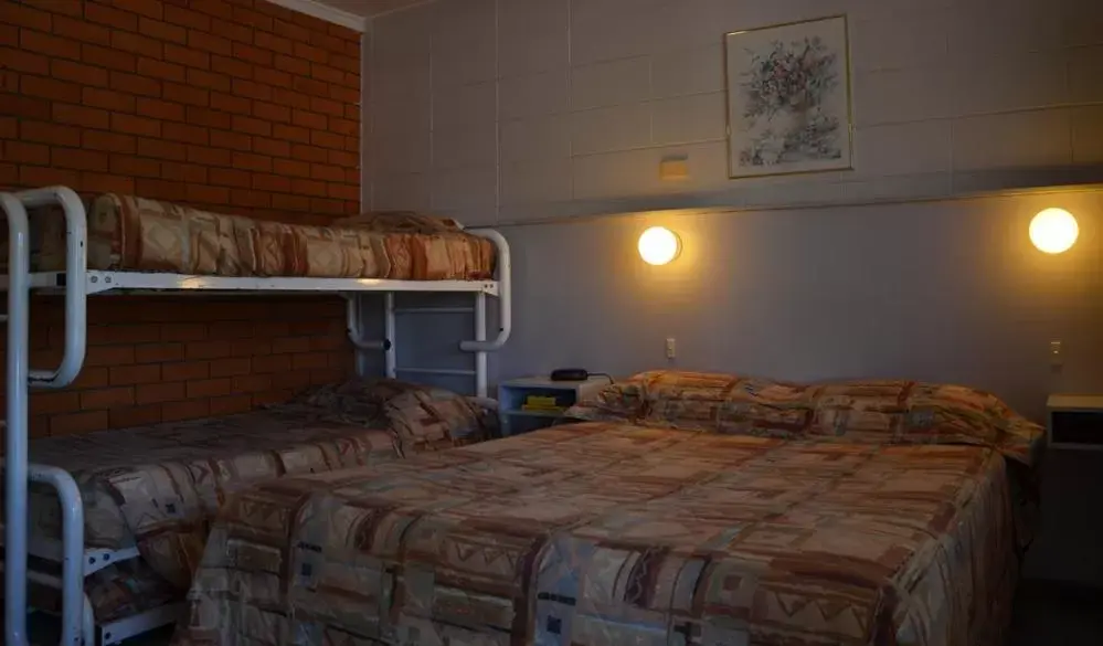 Bunk Bed in Tweed River Motel