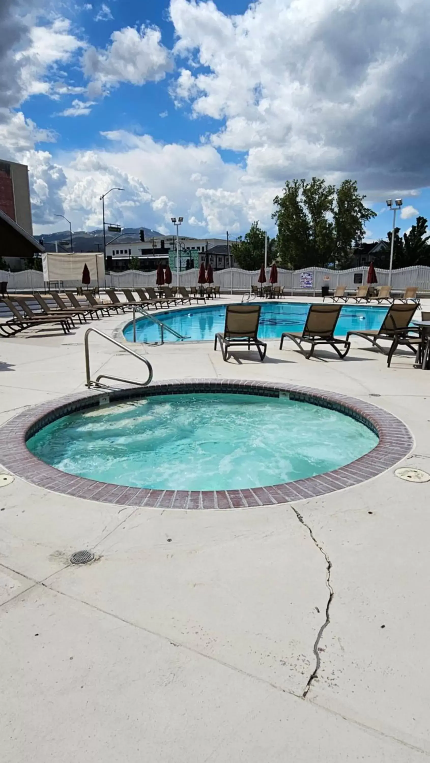 Hot Tub, Swimming Pool in J Resort