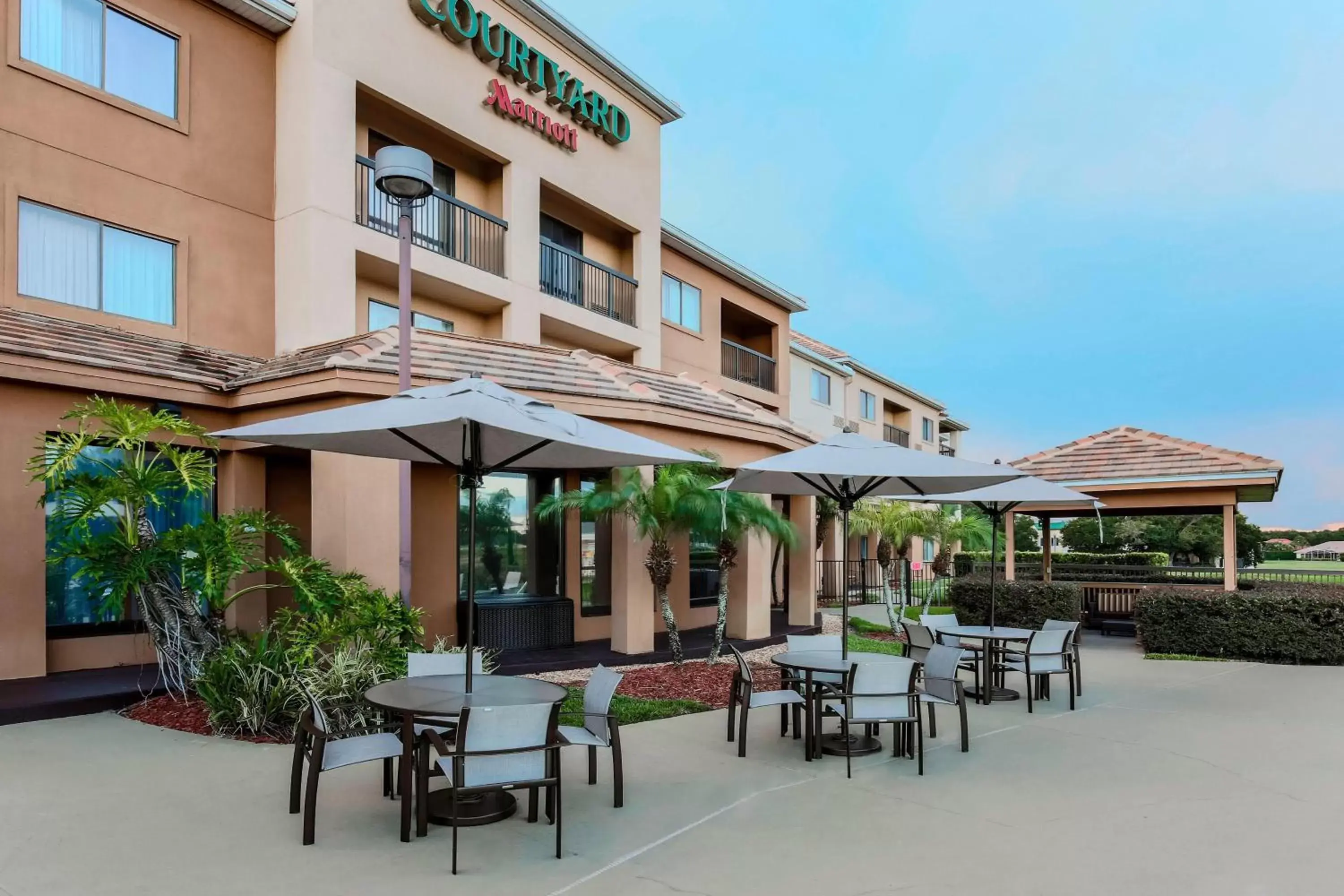 Property building, Restaurant/Places to Eat in Courtyard by Marriott Orlando Lake Mary North