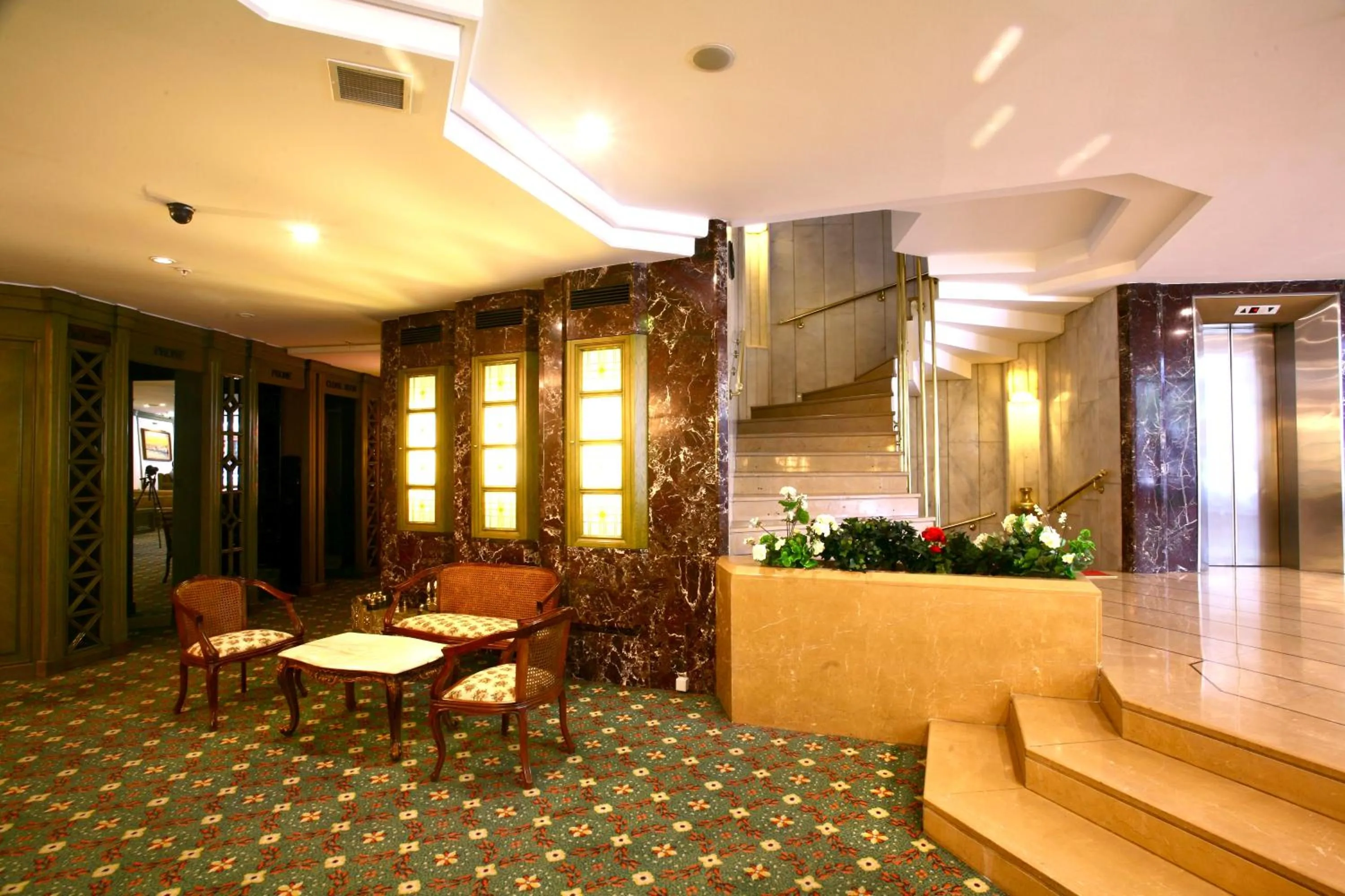 Lobby or reception in Istanbul Royal Hotel
