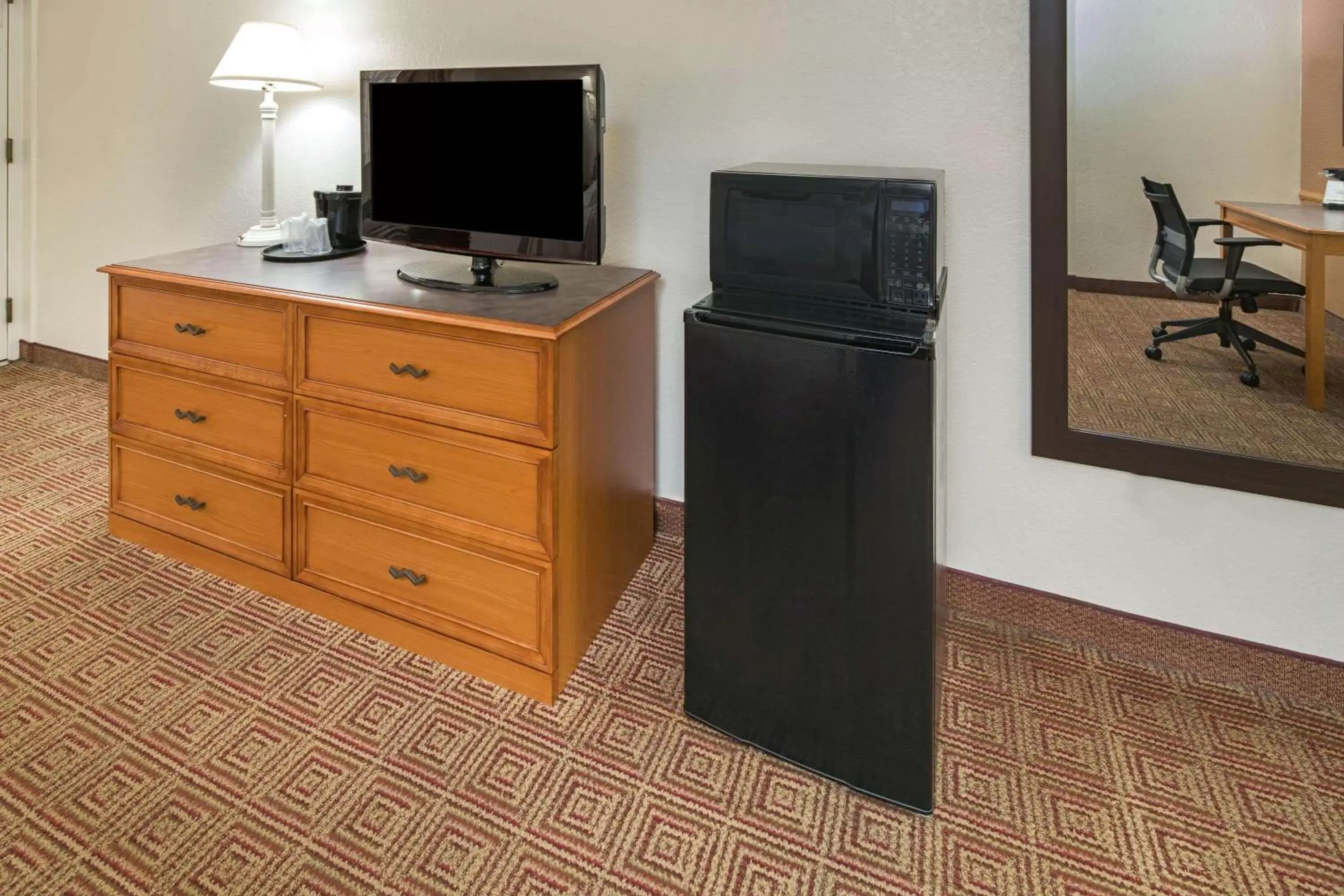 Photo of the whole room, TV/Entertainment Center in La Quinta Inn by Wyndham San Diego - Miramar