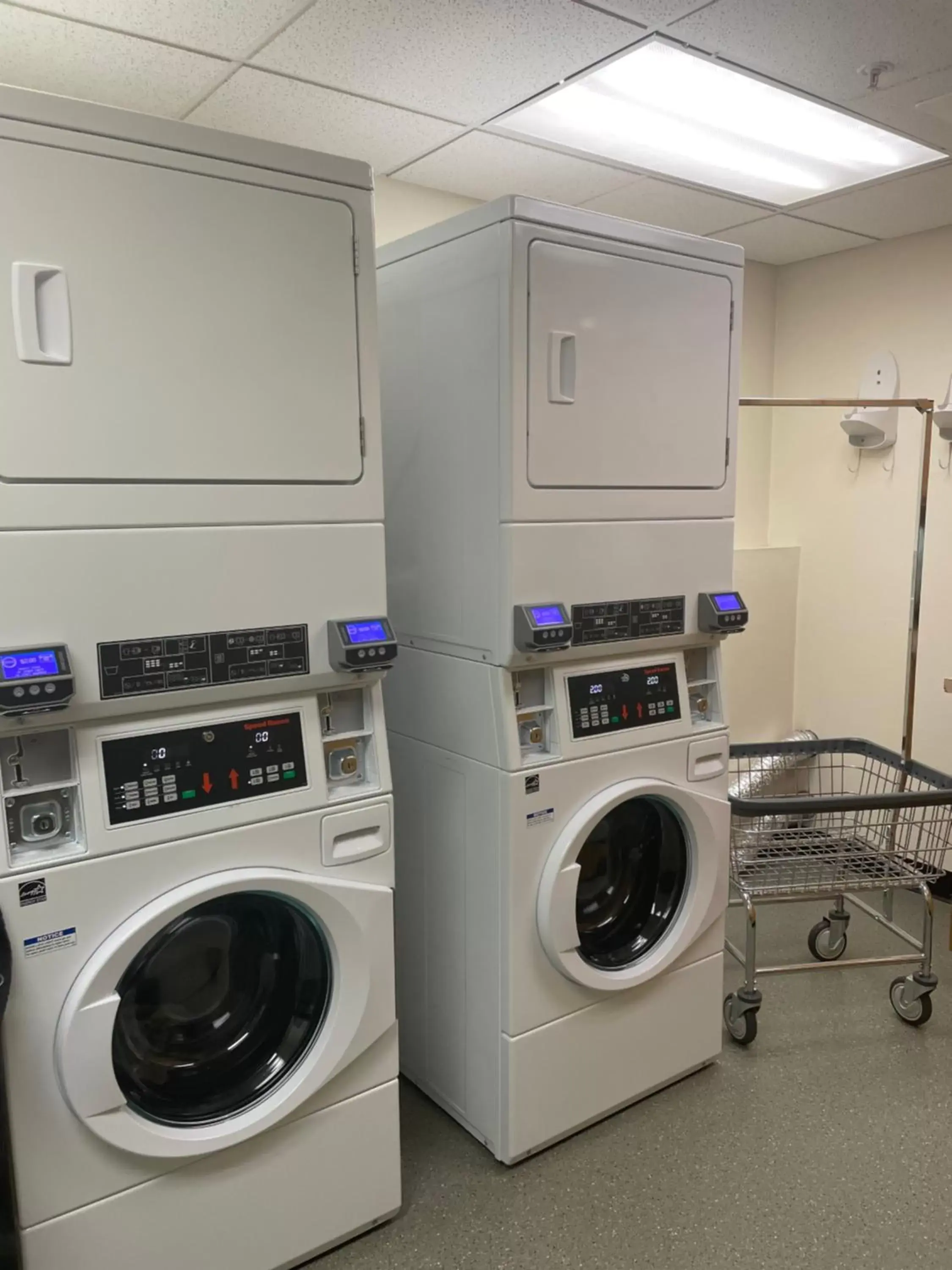 laundry, Kitchen/Kitchenette in Boothill Inn and Suites