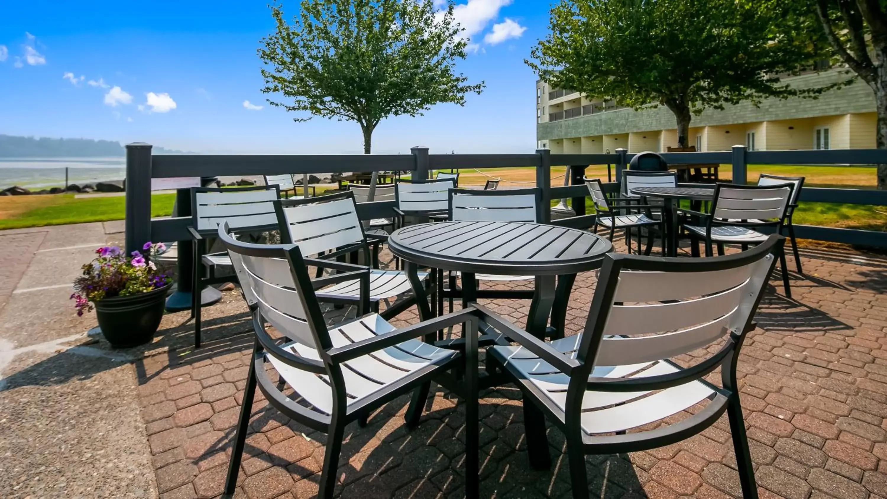 Patio, Restaurant/Places to Eat in Best Western Plus Silverdale Beach Hotel