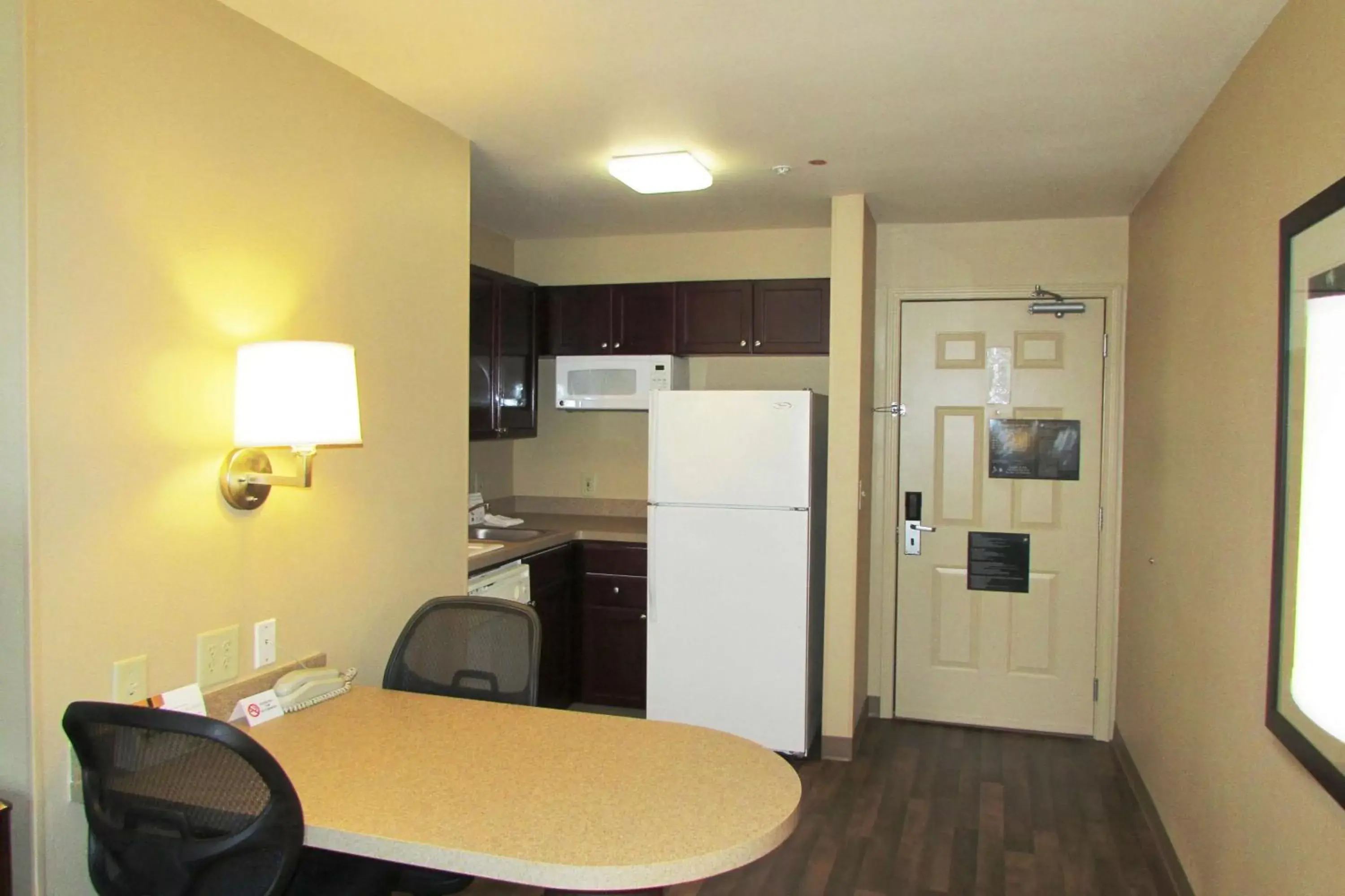 Kitchen or kitchenette, Kitchen/Kitchenette in Extended Stay America Suites - Austin - Northwest - Research Park