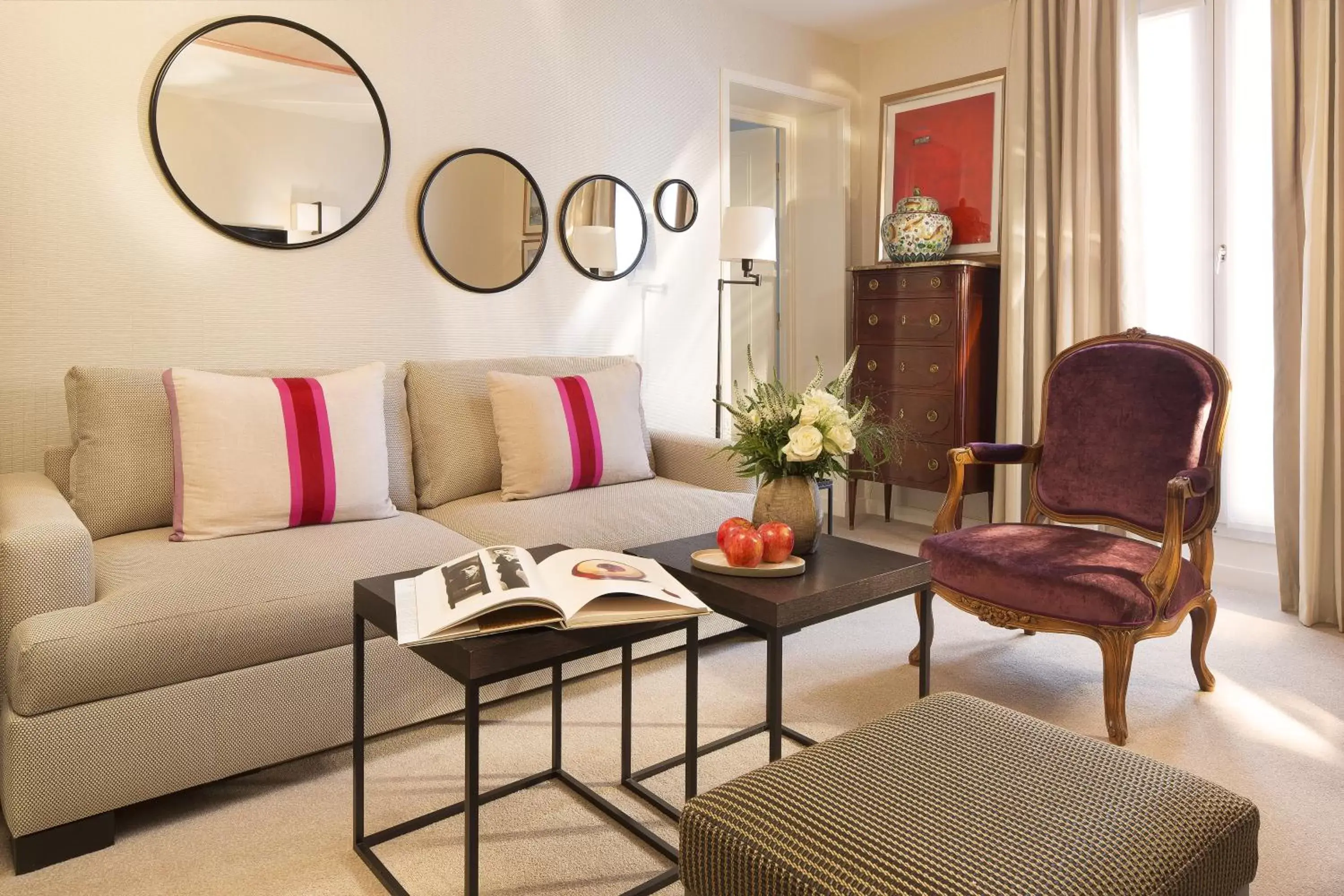 Deluxe Apartment (4 Adults + 2 Children) in Balmoral Champs Elysées Deluxe Apartment (4 Adults + 2 Children) in Balmoral Champs Elysées