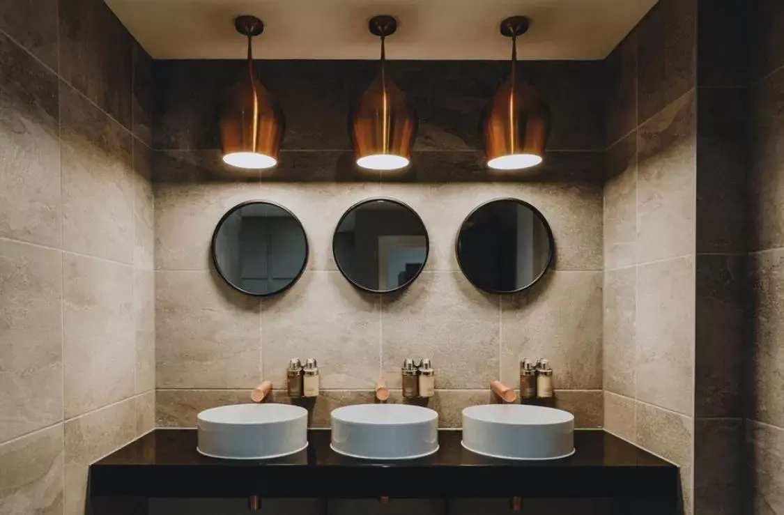 Bathroom in Van Dyk by Wildes