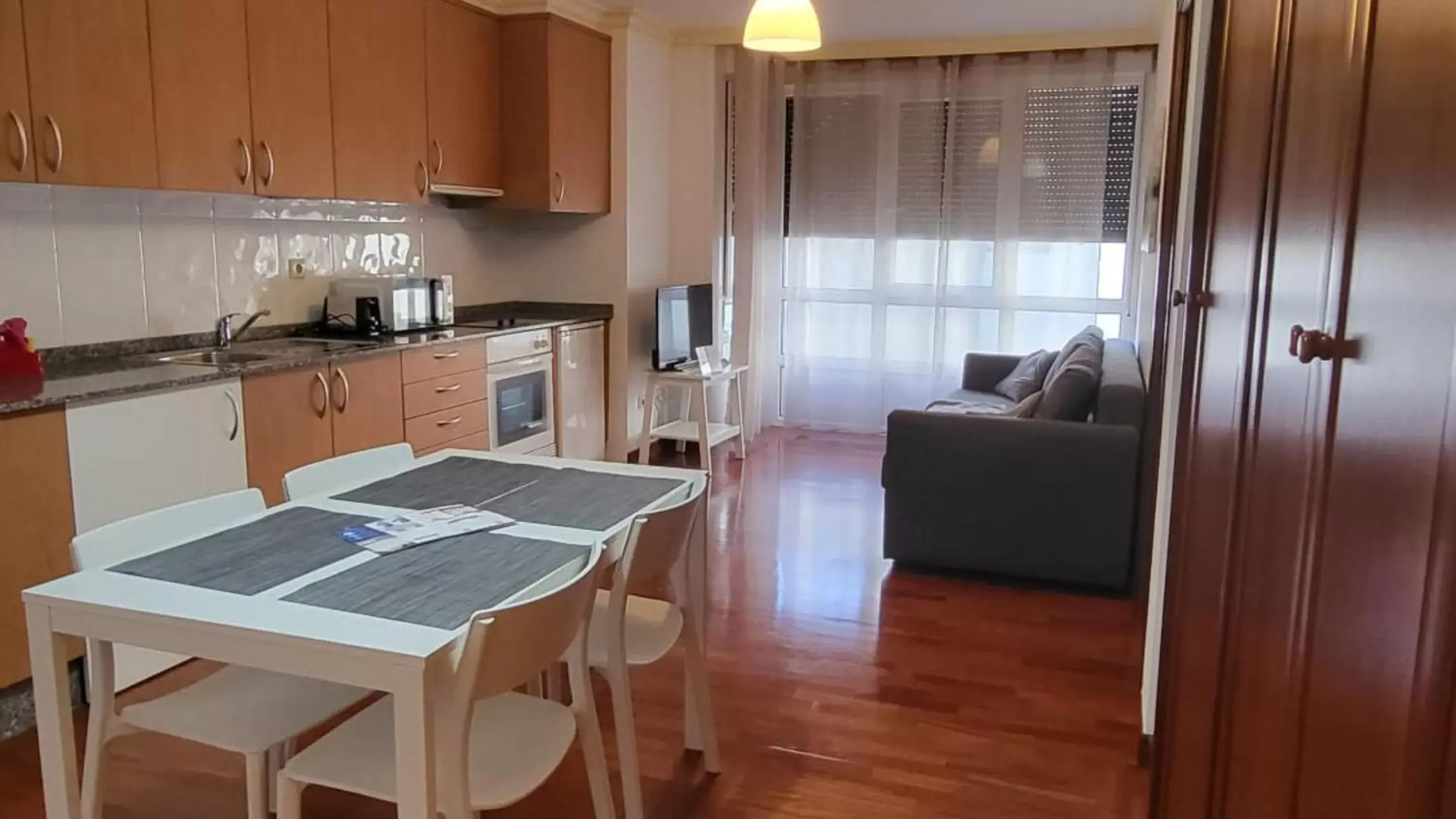 Kitchen or kitchenette, Dining Area in Cies Suitel Lopez de Neira 28