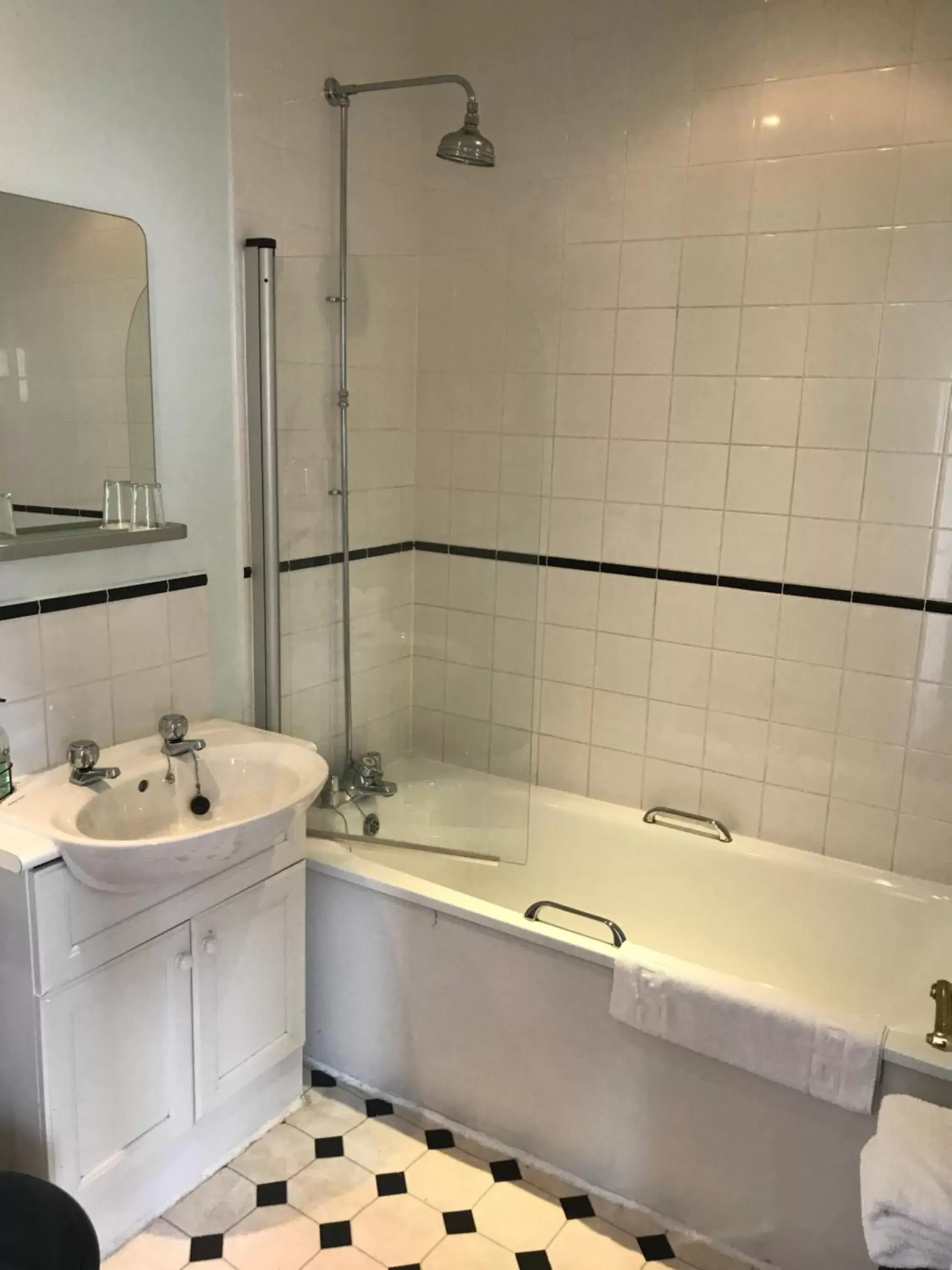 Twin Room in The Ship Inn Twin Room in The Ship Inn