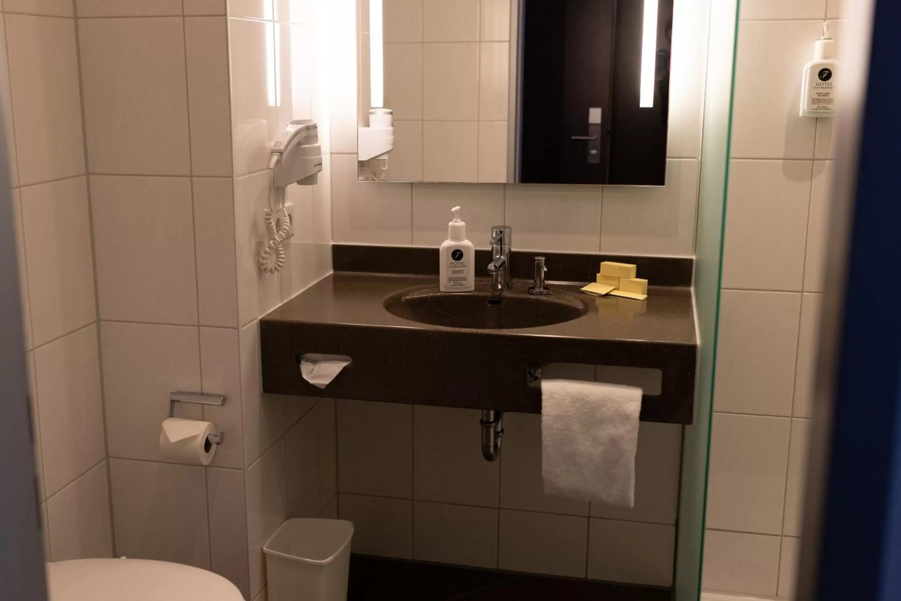 Bathroom in Feringapark Hotel Unterföhring